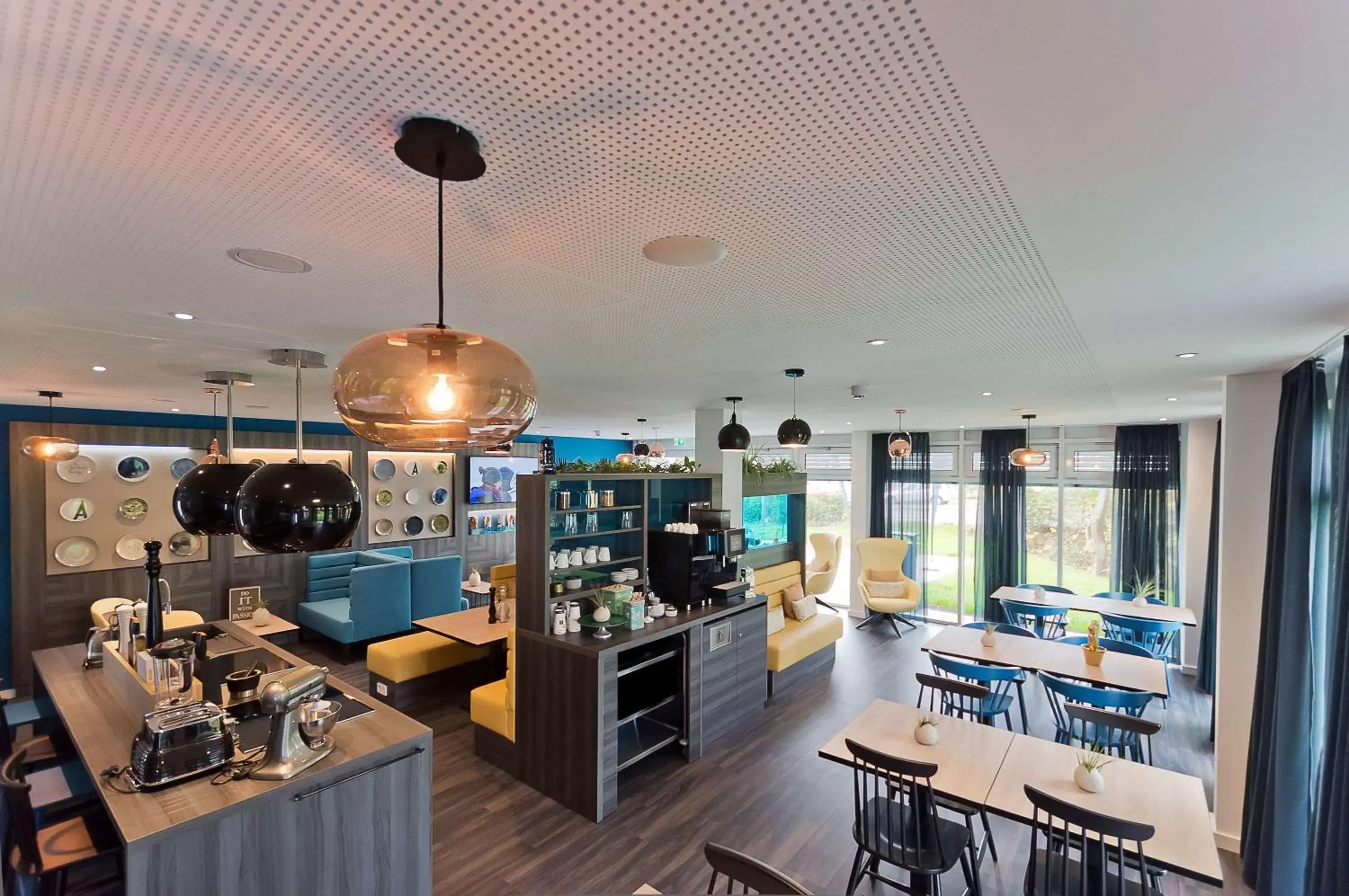 Lounge or bar, Restaurant/Places to Eat in ANA Living Stuttgart by Arthotel ANA