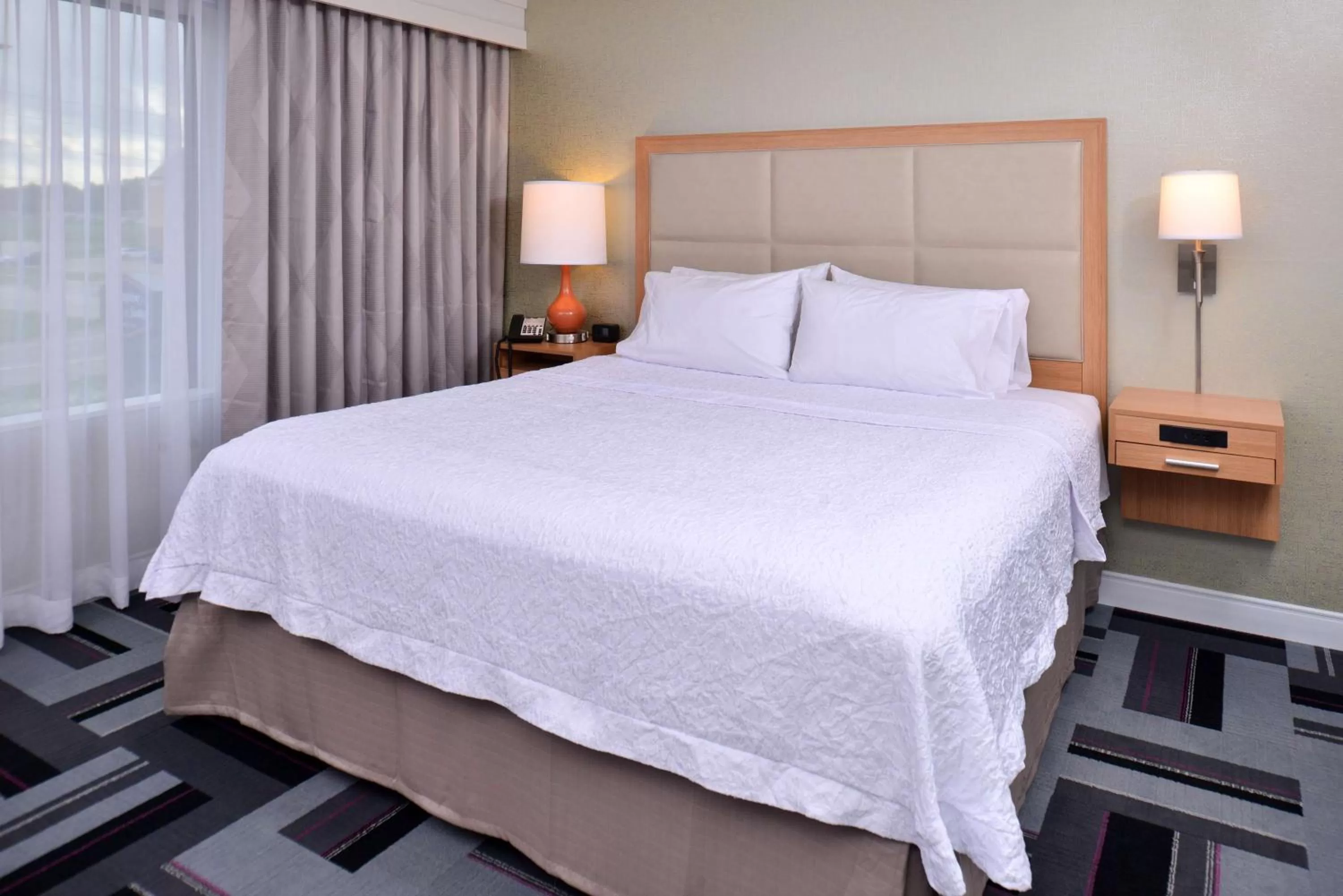 Bed in Hampton Inn and Suites Ames, IA