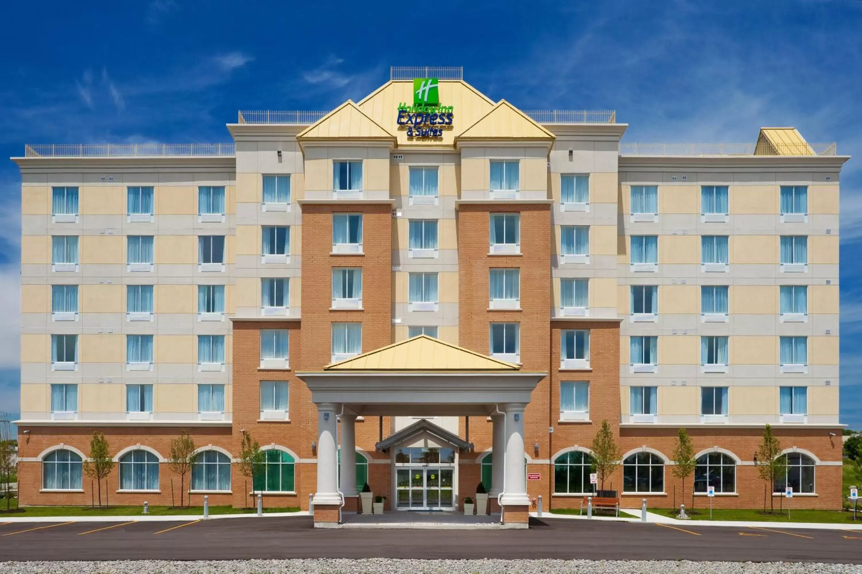 Property building in Holiday Inn Express Hotel & Suites Clarington - Bowmanville by IHG Property building in Holiday Inn Express Hotel & Suites Clarington - Bowmanville by IHG