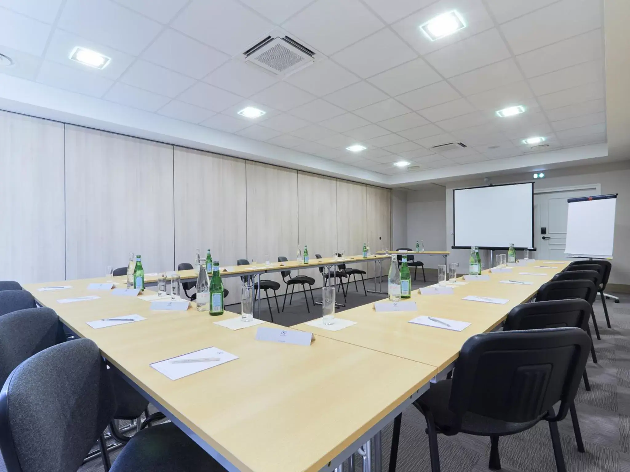 Business facilities, Business Area/Conference Room in Kyriad Angers Ouest Beaucouzé