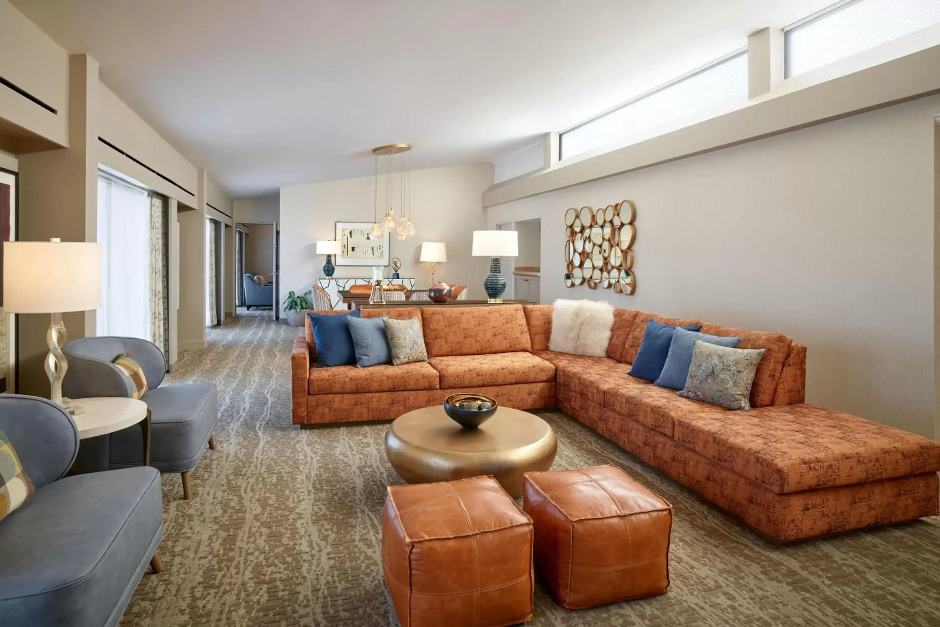 Lounge or bar, Seating Area in The Westin Kansas City at Crown Center