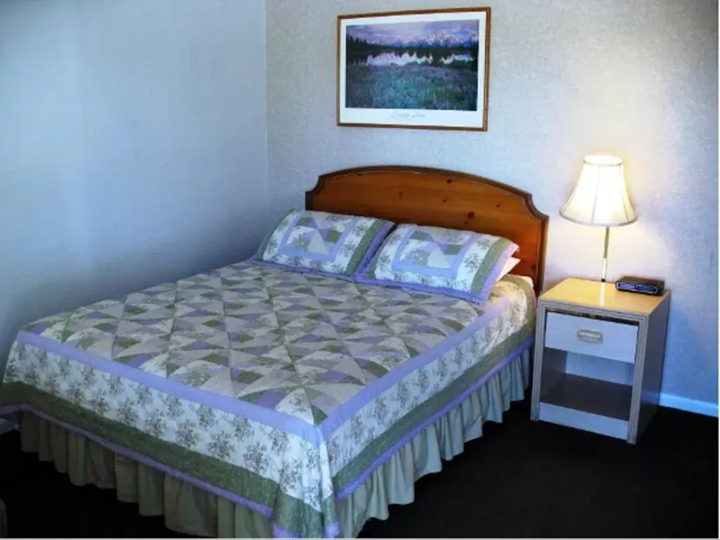 Bed in Golden West Motel