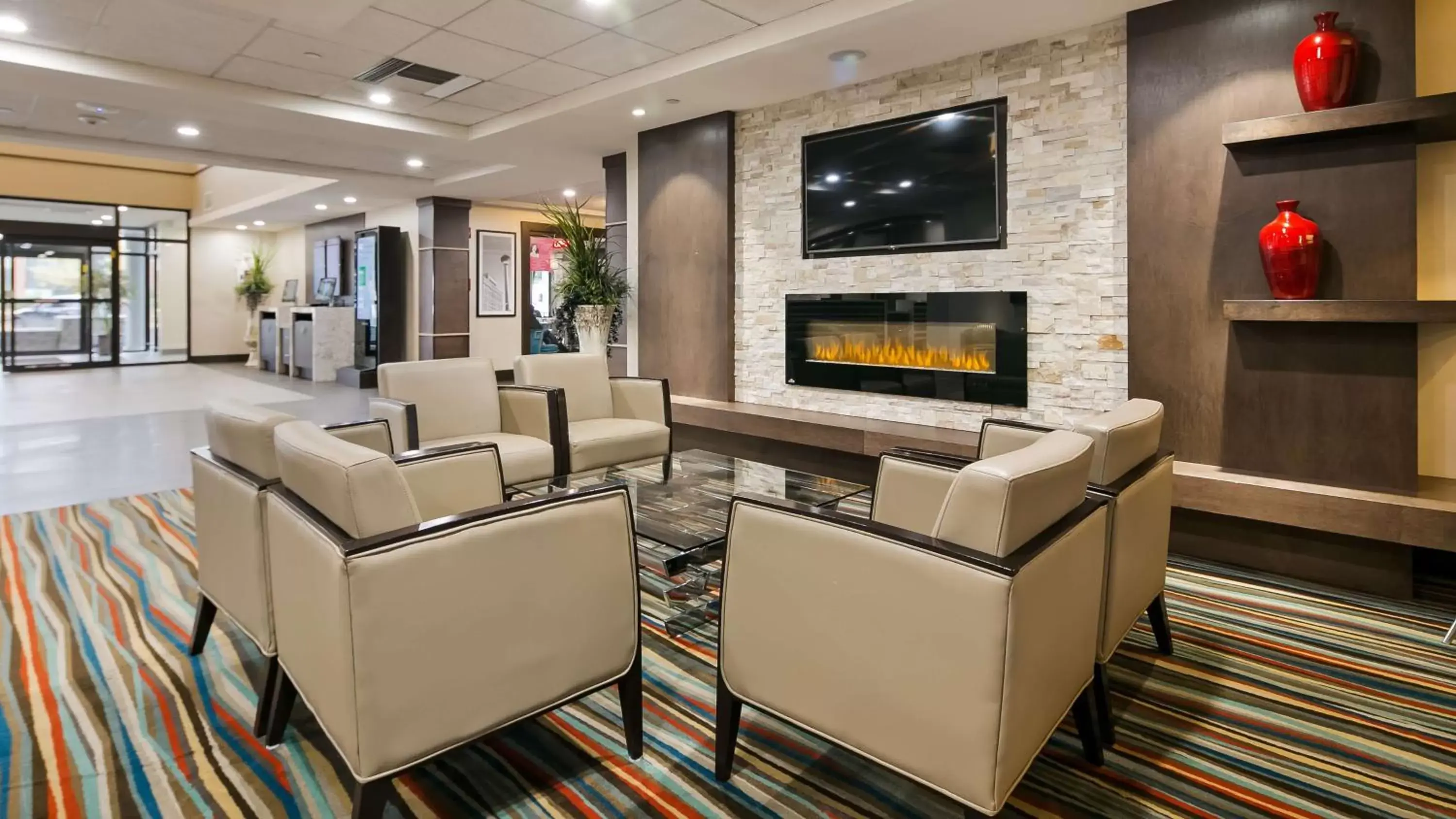 Lobby or reception, Lounge/Bar in Best Western PLUS Port O'Call Hotel