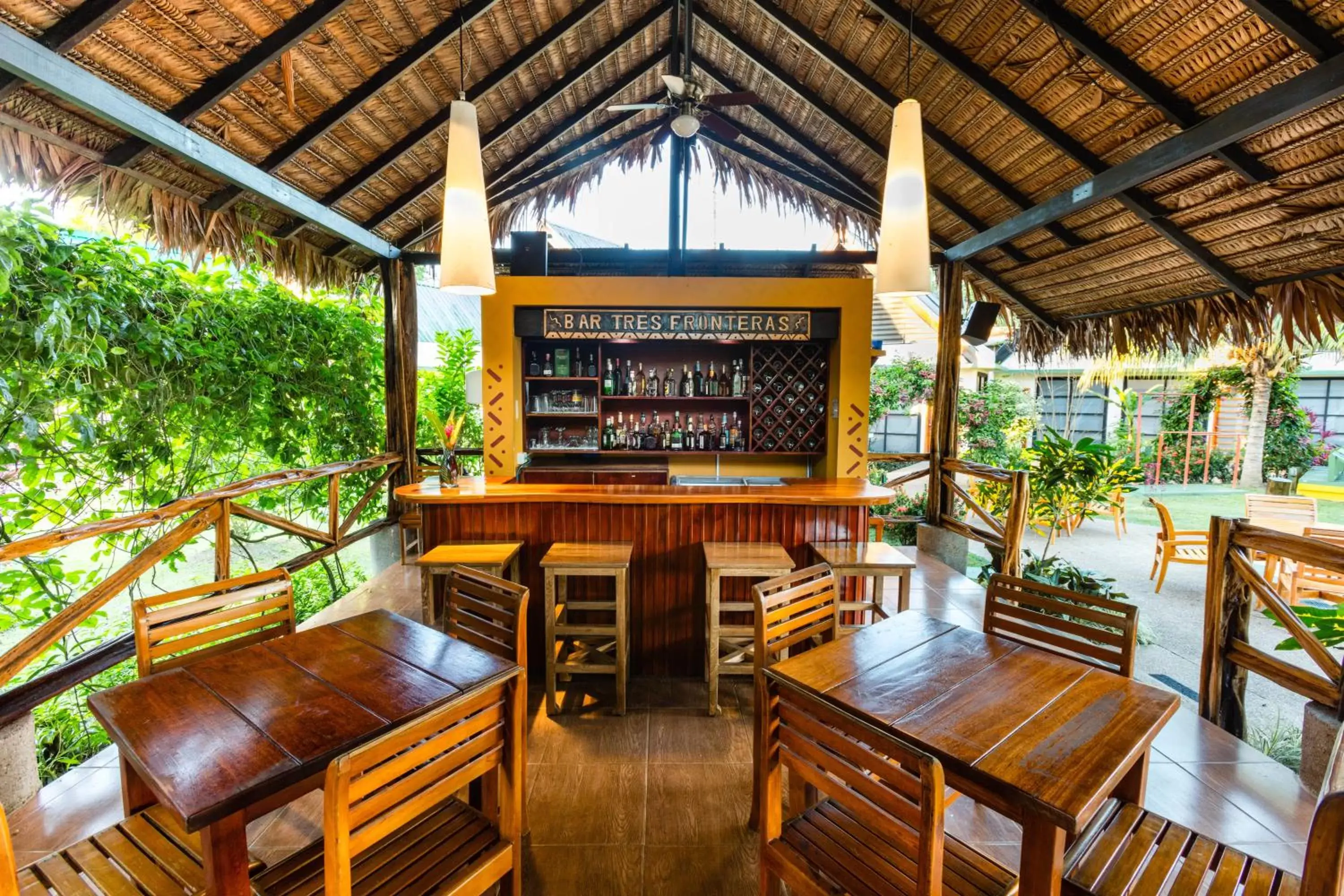 Lounge or bar, Lounge/Bar in Decameron Decalodge Ticuna