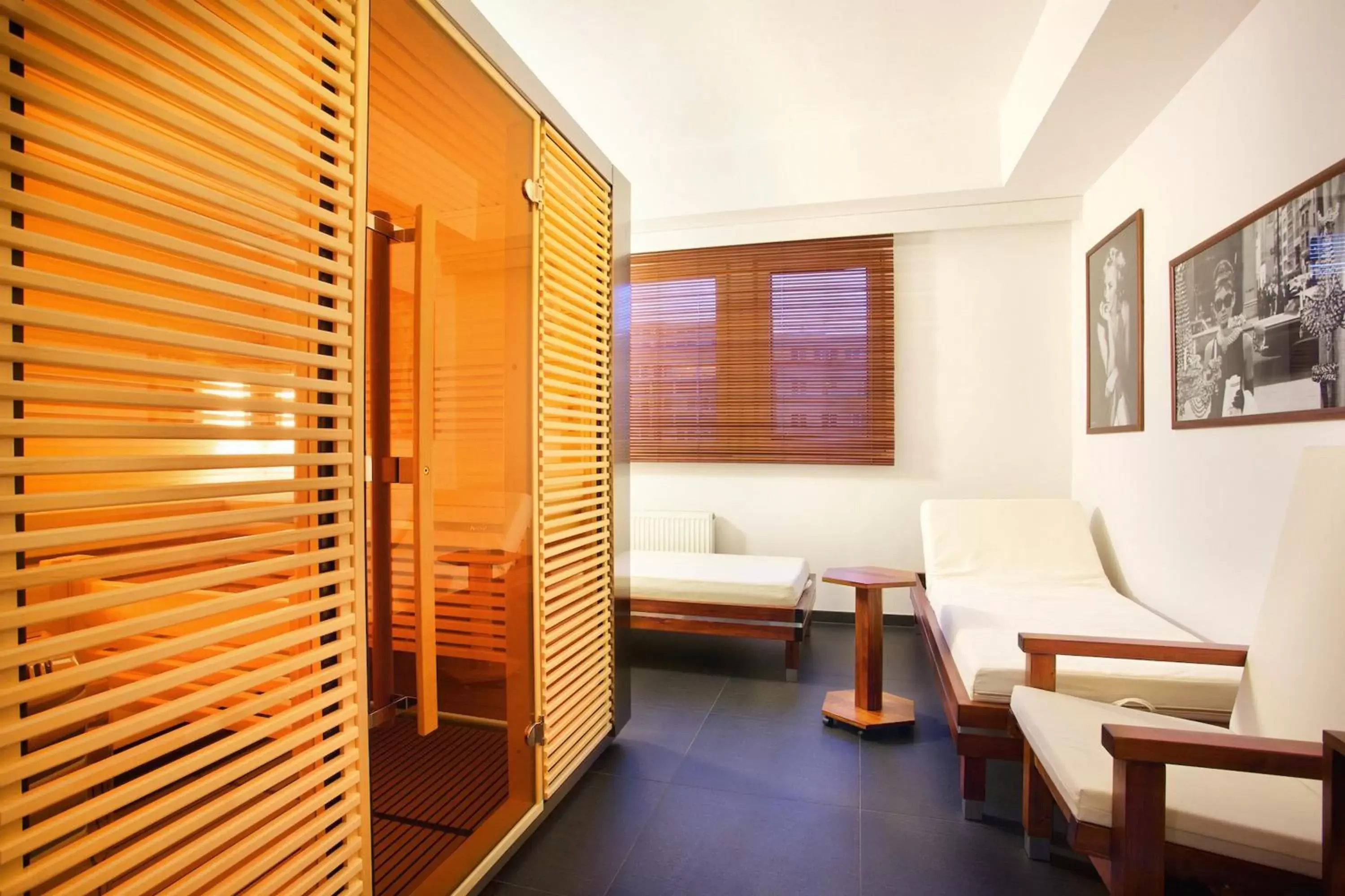 Sauna, Seating Area in Hotel Continental