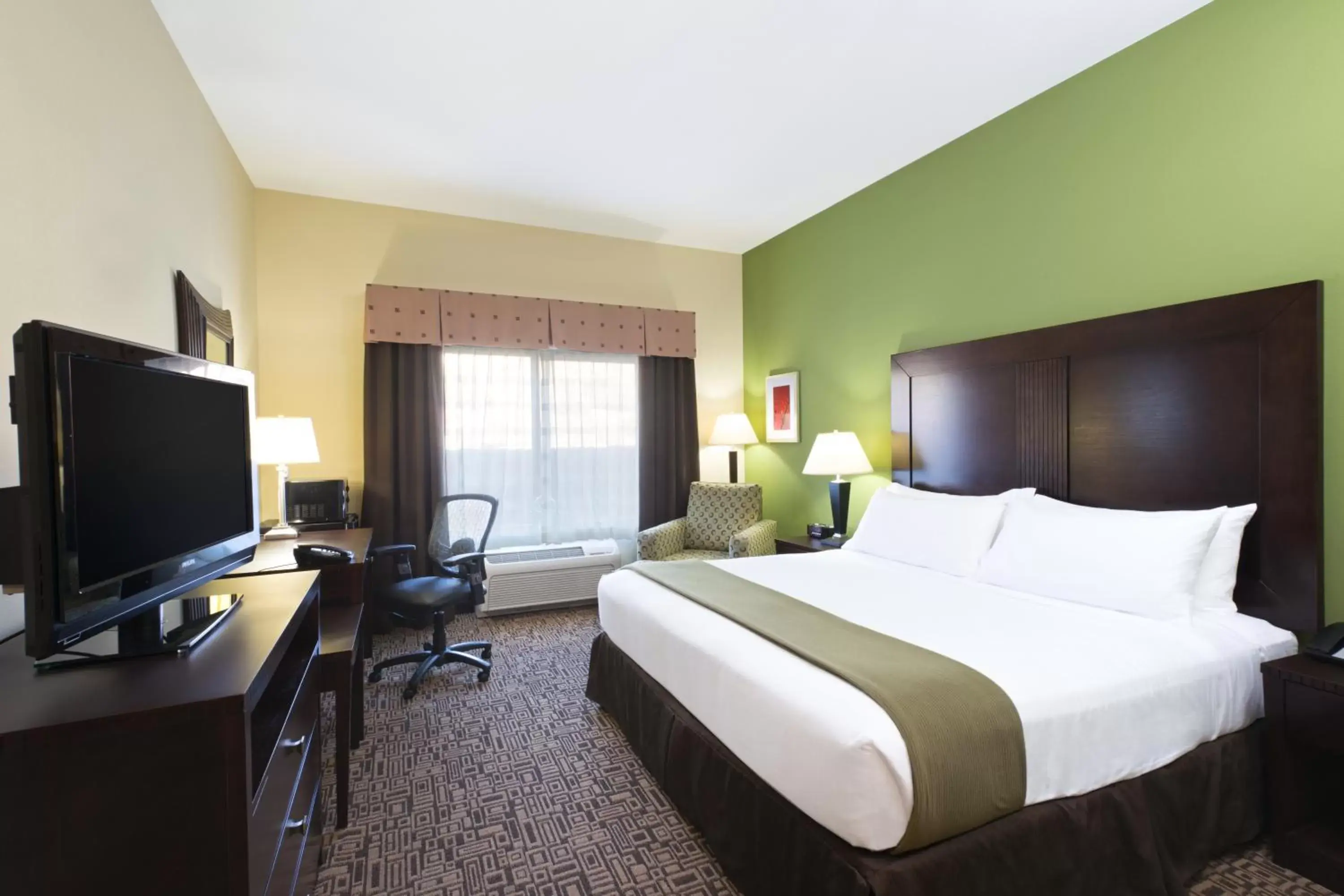 Photo of the whole room, Bed in Holiday Inn Express Richfield, an IHG Hotel