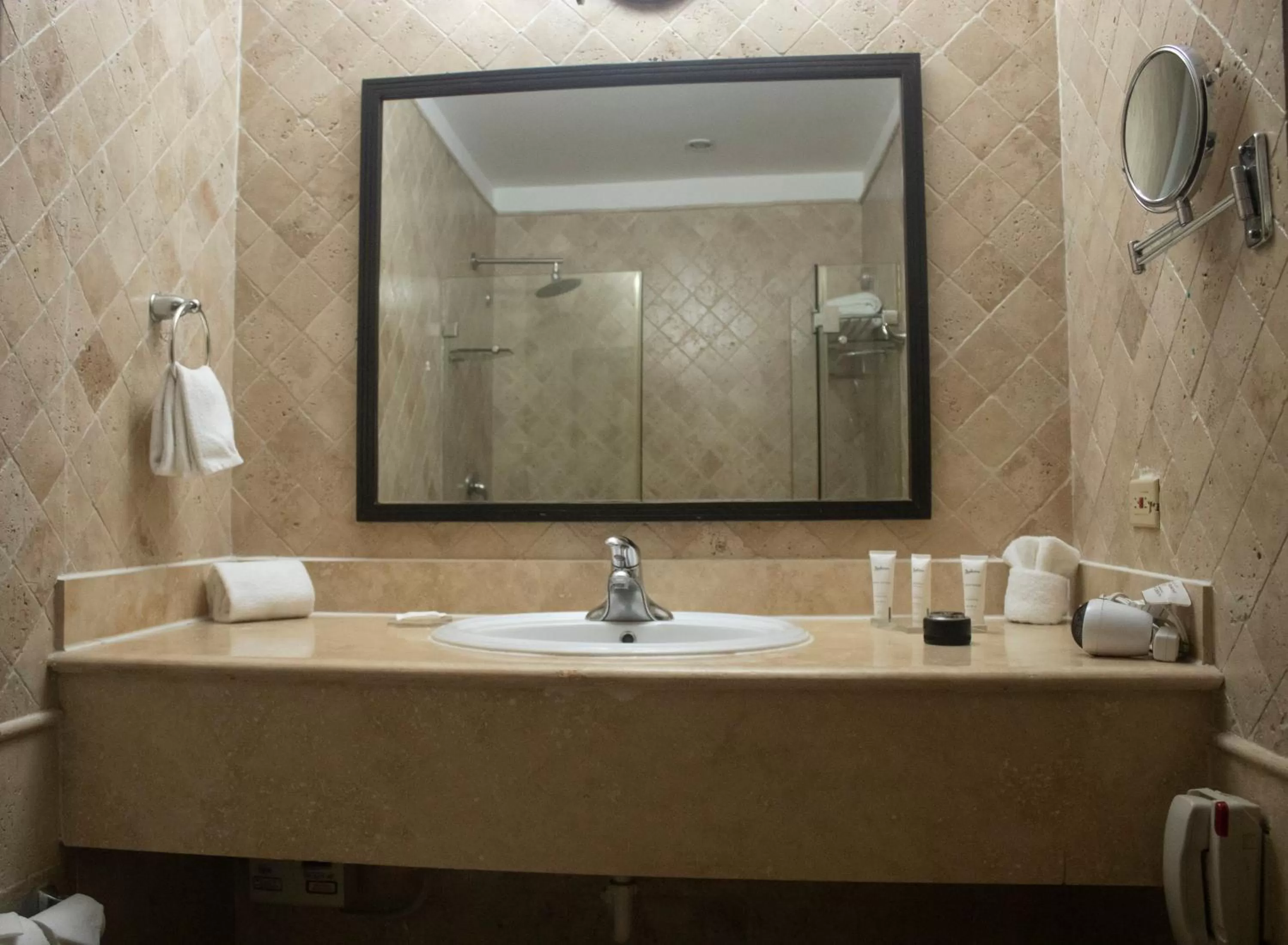 Shower in Radisson Colon 2,000 Hotel & Casino