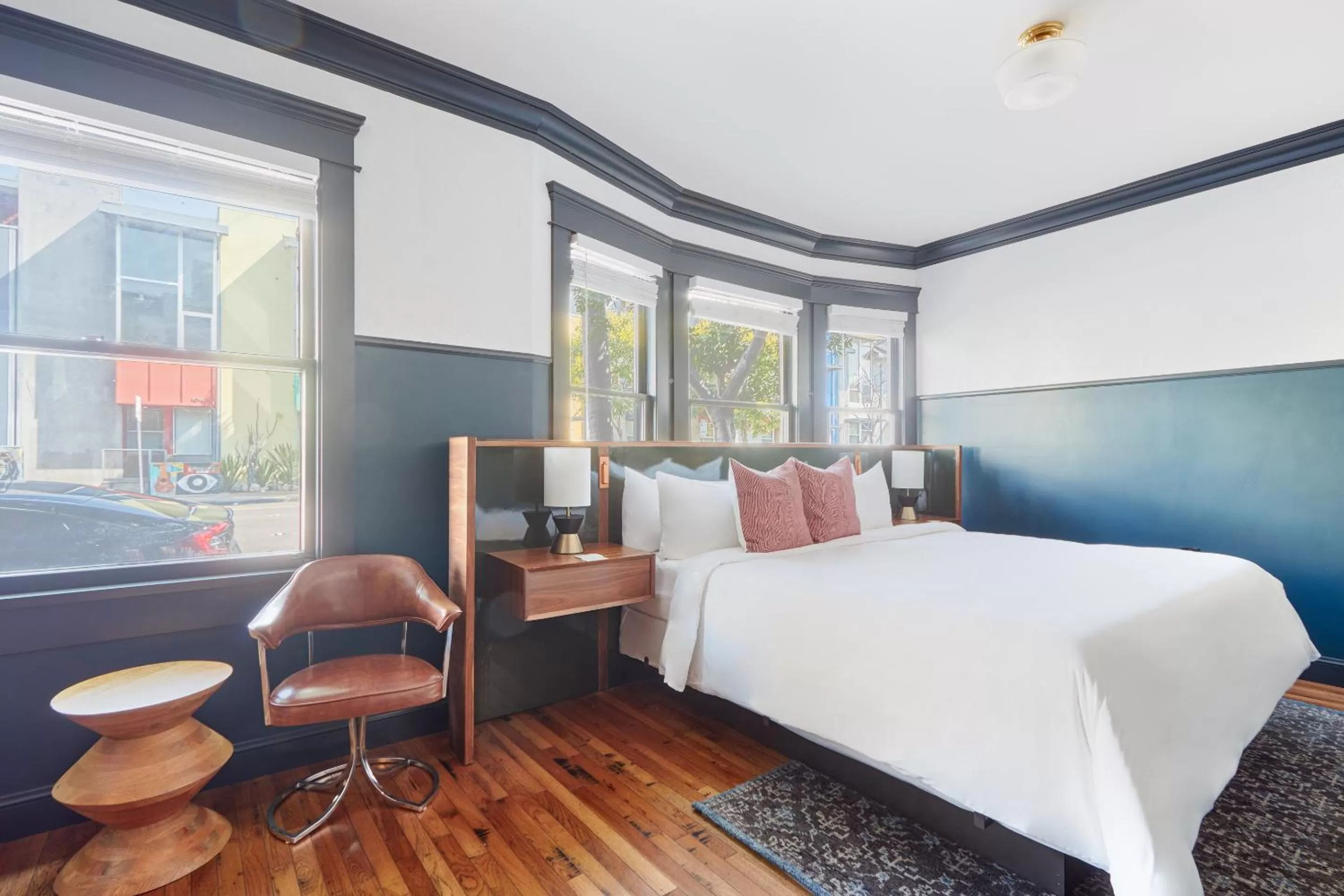 Living room, Bed in Sonder The Baker