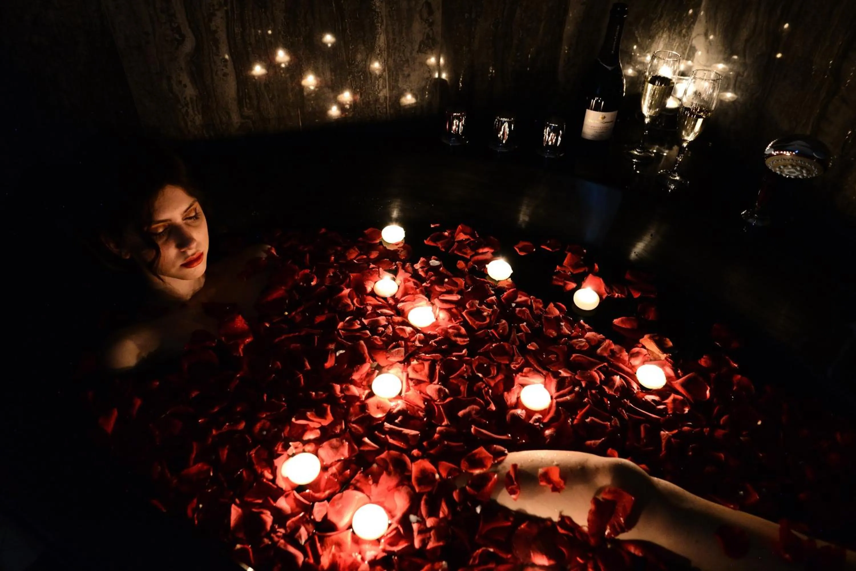 Hot Tub in Gregorio VII Luxury Suites San Damaso