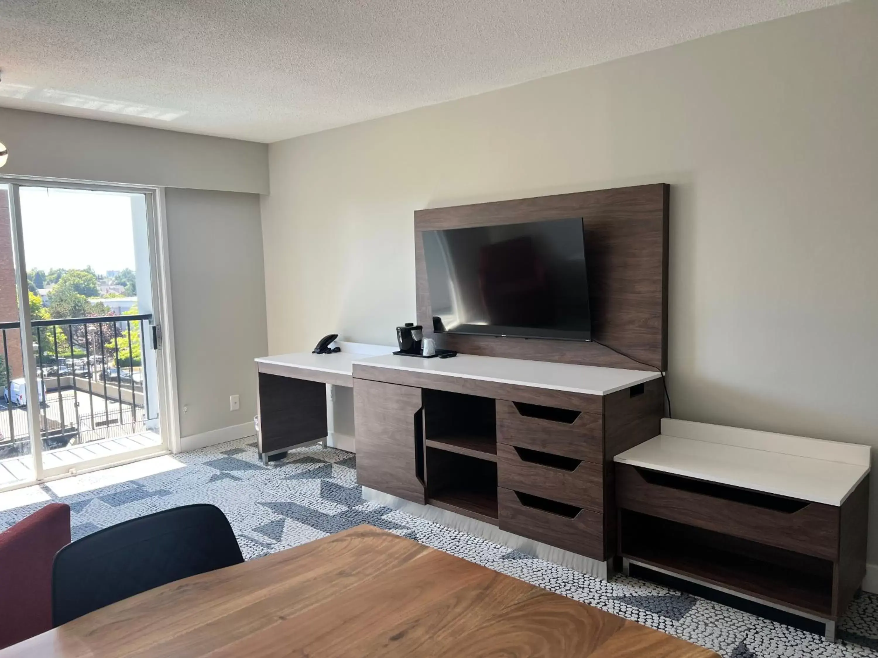 TV and multimedia, TV/Entertainment Center in The Vic, Ascend Hotel Collection