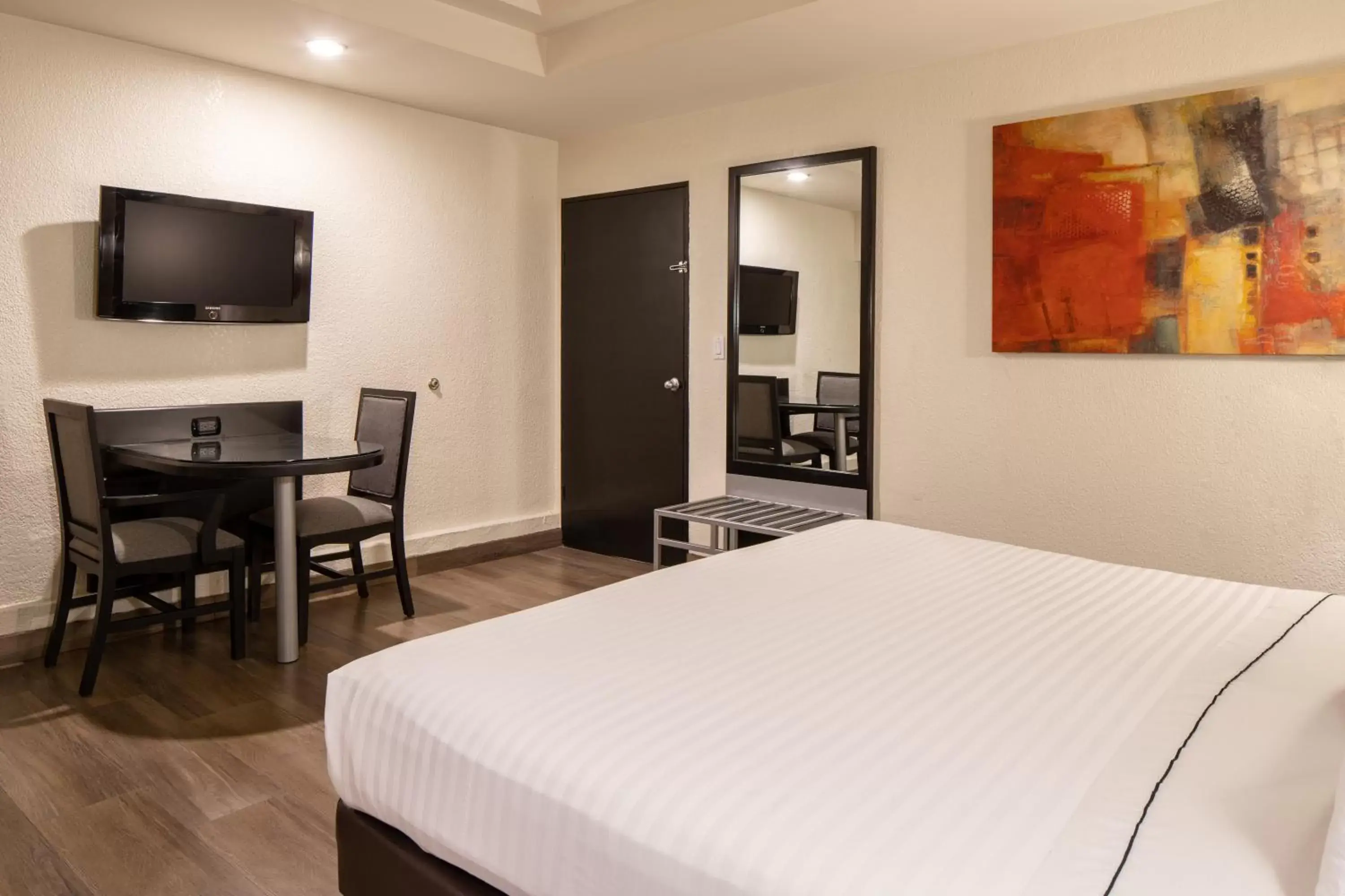 Communal lounge/ TV room, Bed in Hotel Astor Tijuana