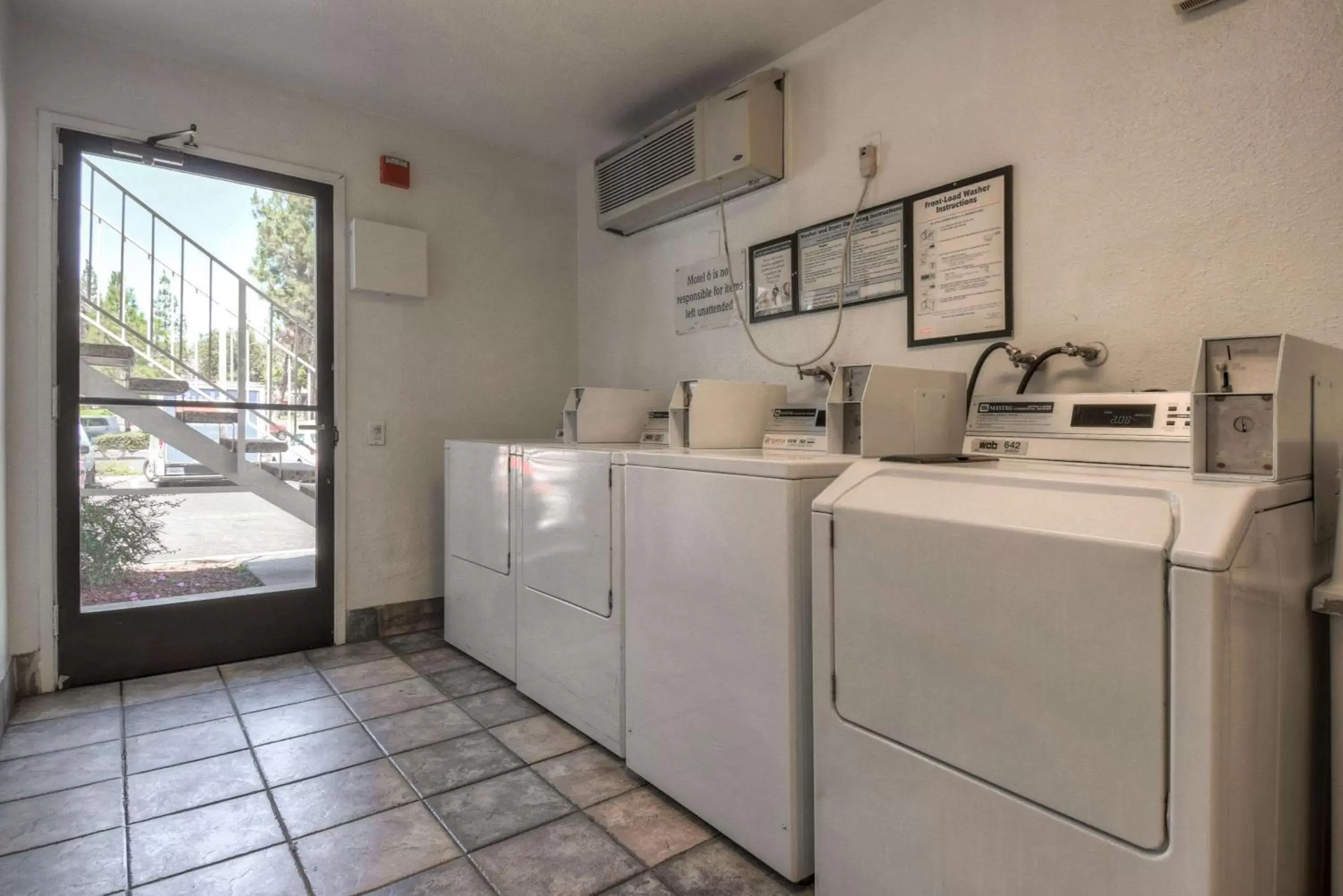 laundry, Kitchen/Kitchenette in Motel 6-San Dimas, CA - Los Angeles