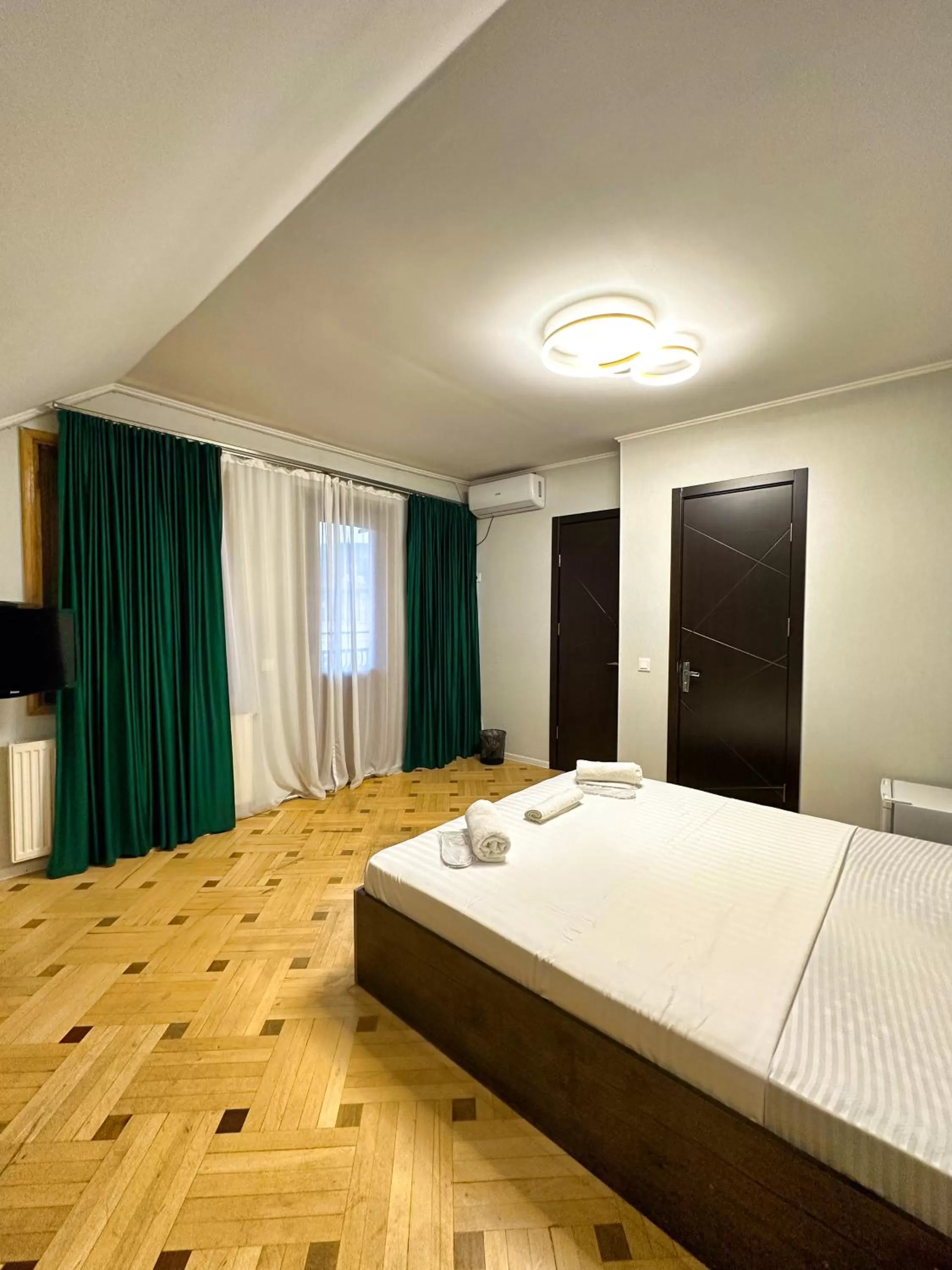 Bedroom, Bed in Metekhi View Hotel