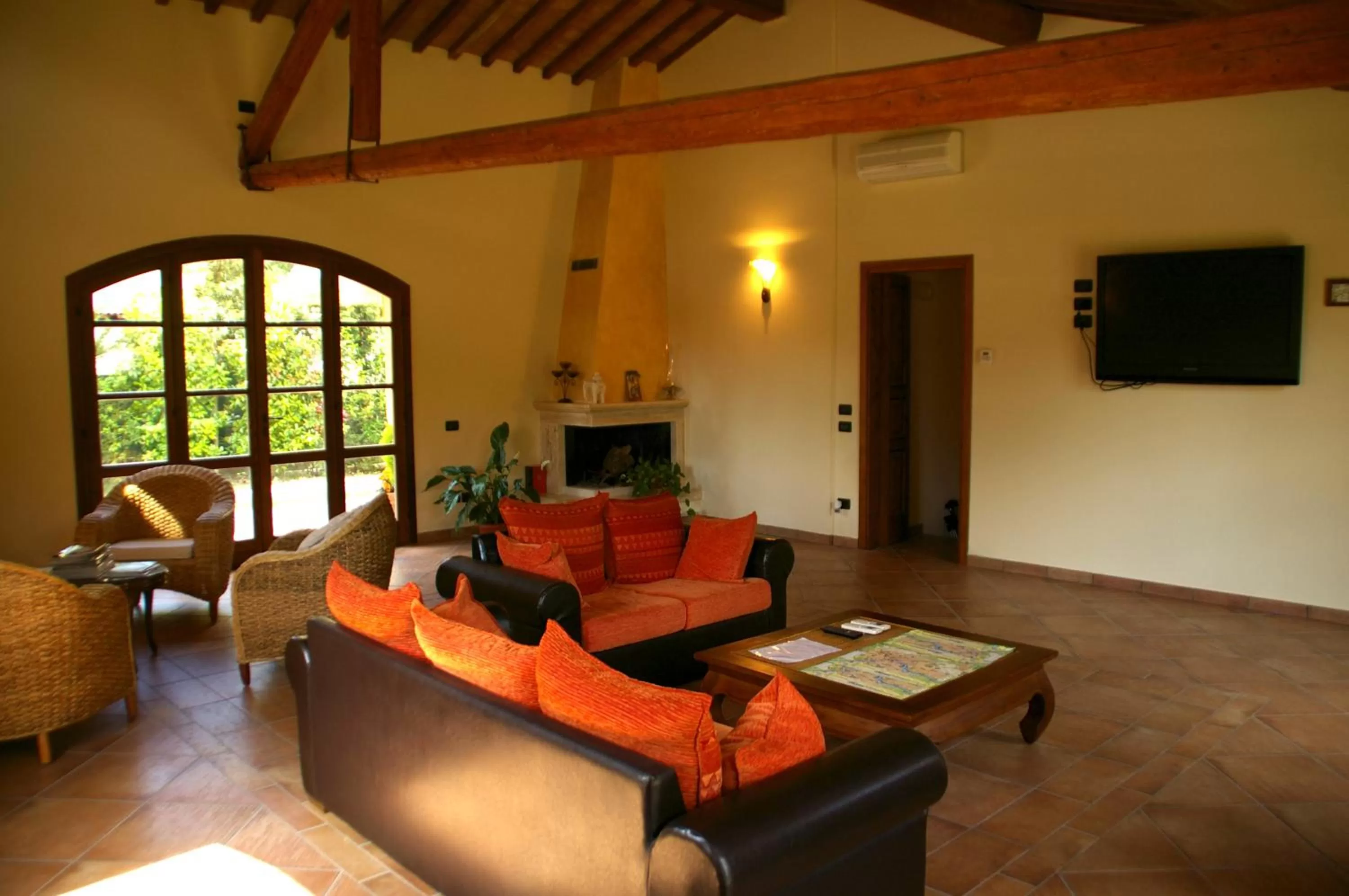 Communal lounge/ TV room in Pisa Holidays