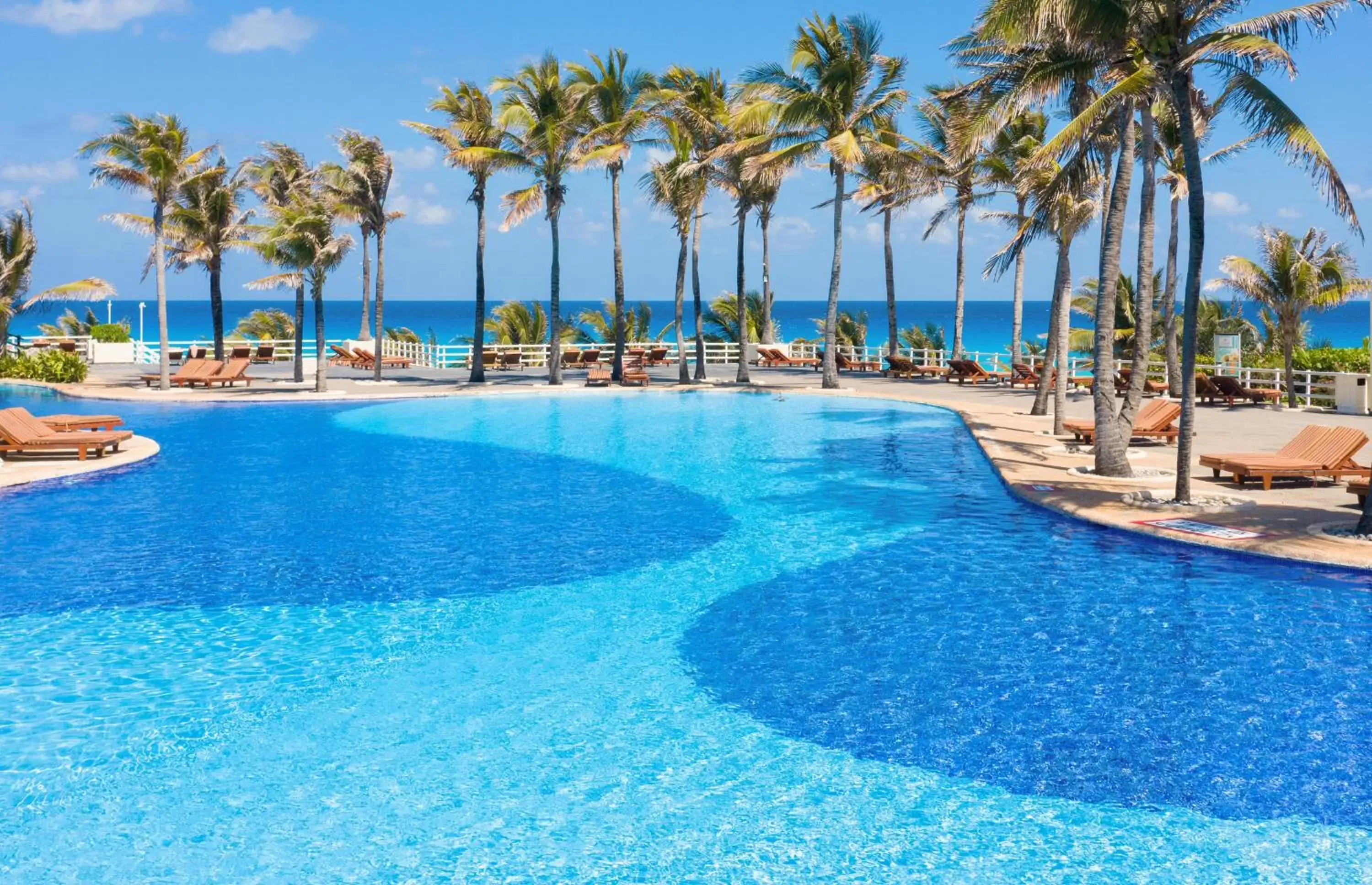 Swimming Pool in Grand Oasis Cancun - All Inclusive
