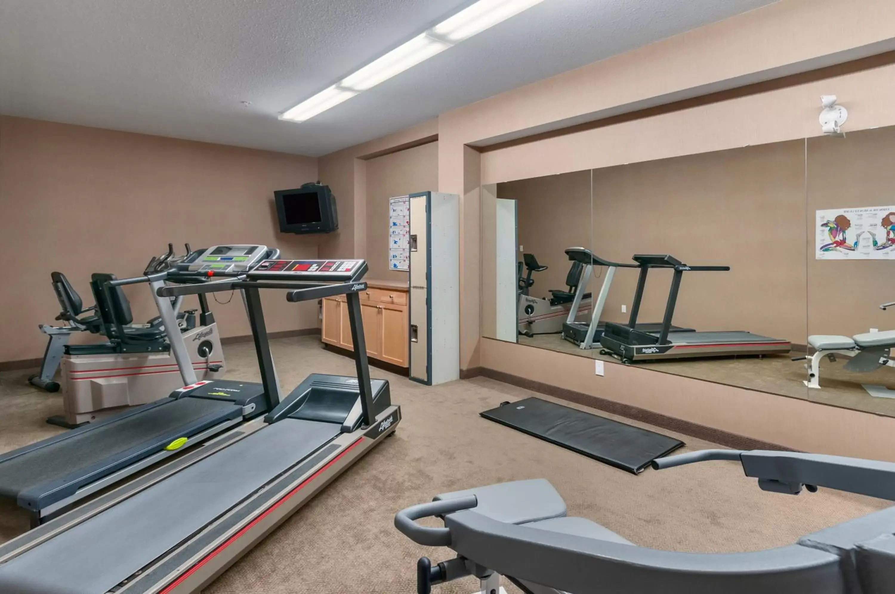 Fitness centre/facilities, Fitness Center/Facilities in Days Inn & Suites by Wyndham Cochrane