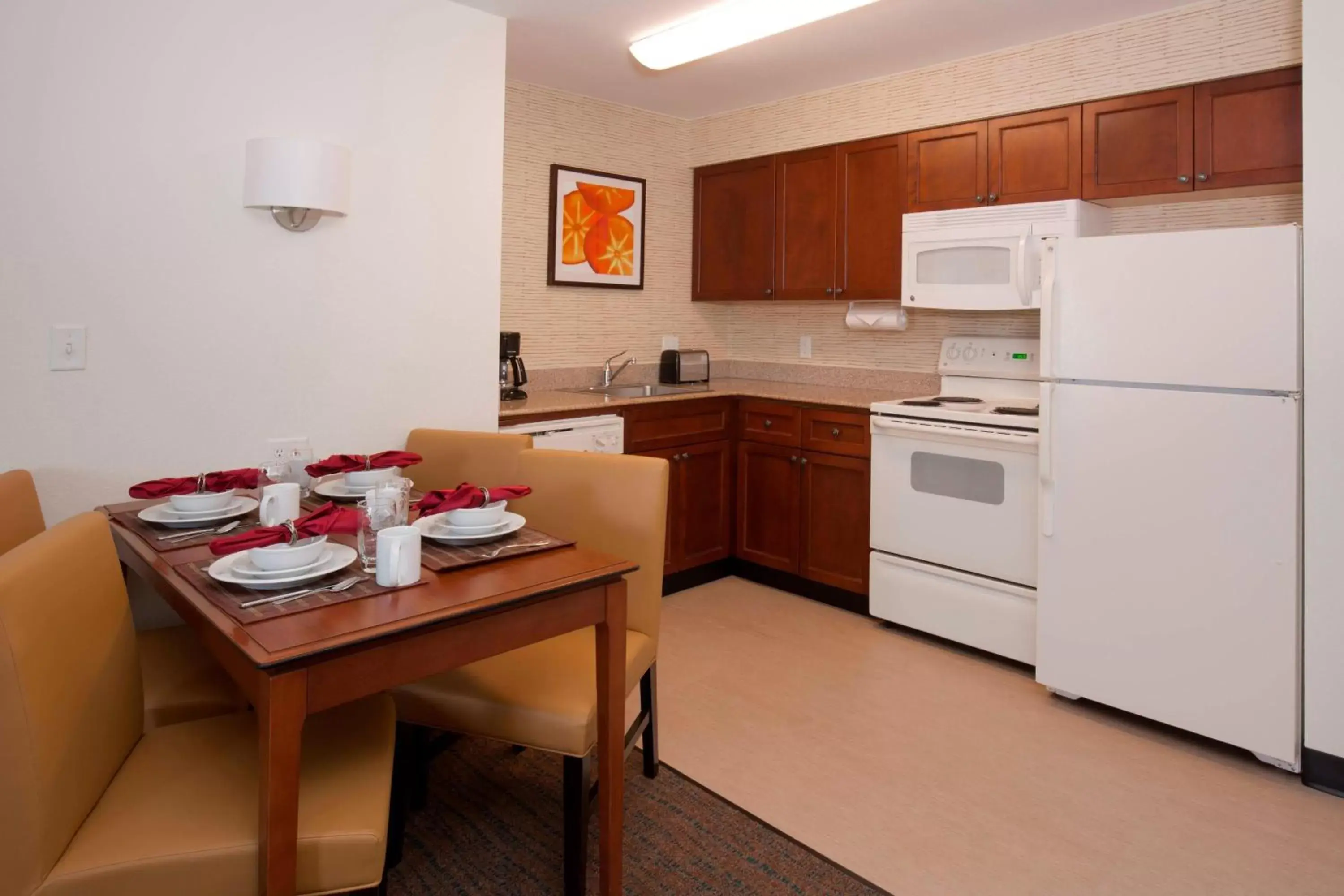 Bedroom, Kitchen/Kitchenette in Residence Inn Boise West