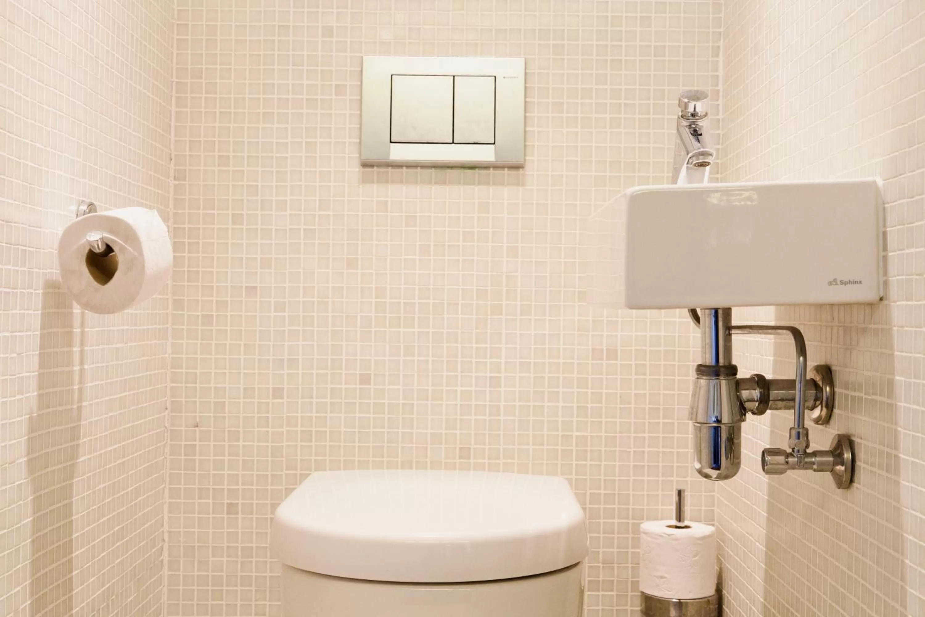 Bathroom in Hotel Diamonds and Pearls