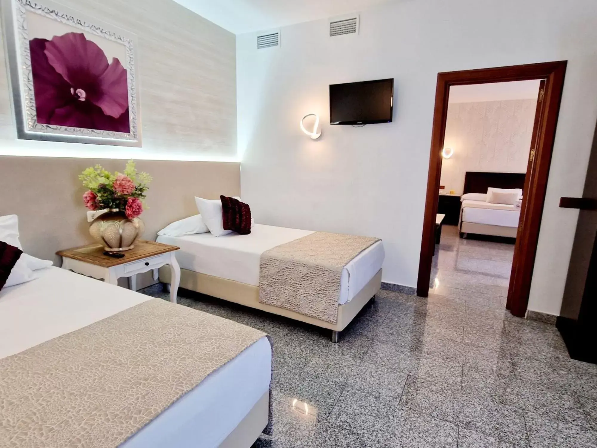 Photo of the whole room, Bed in Hotel Plaza Del Castillo