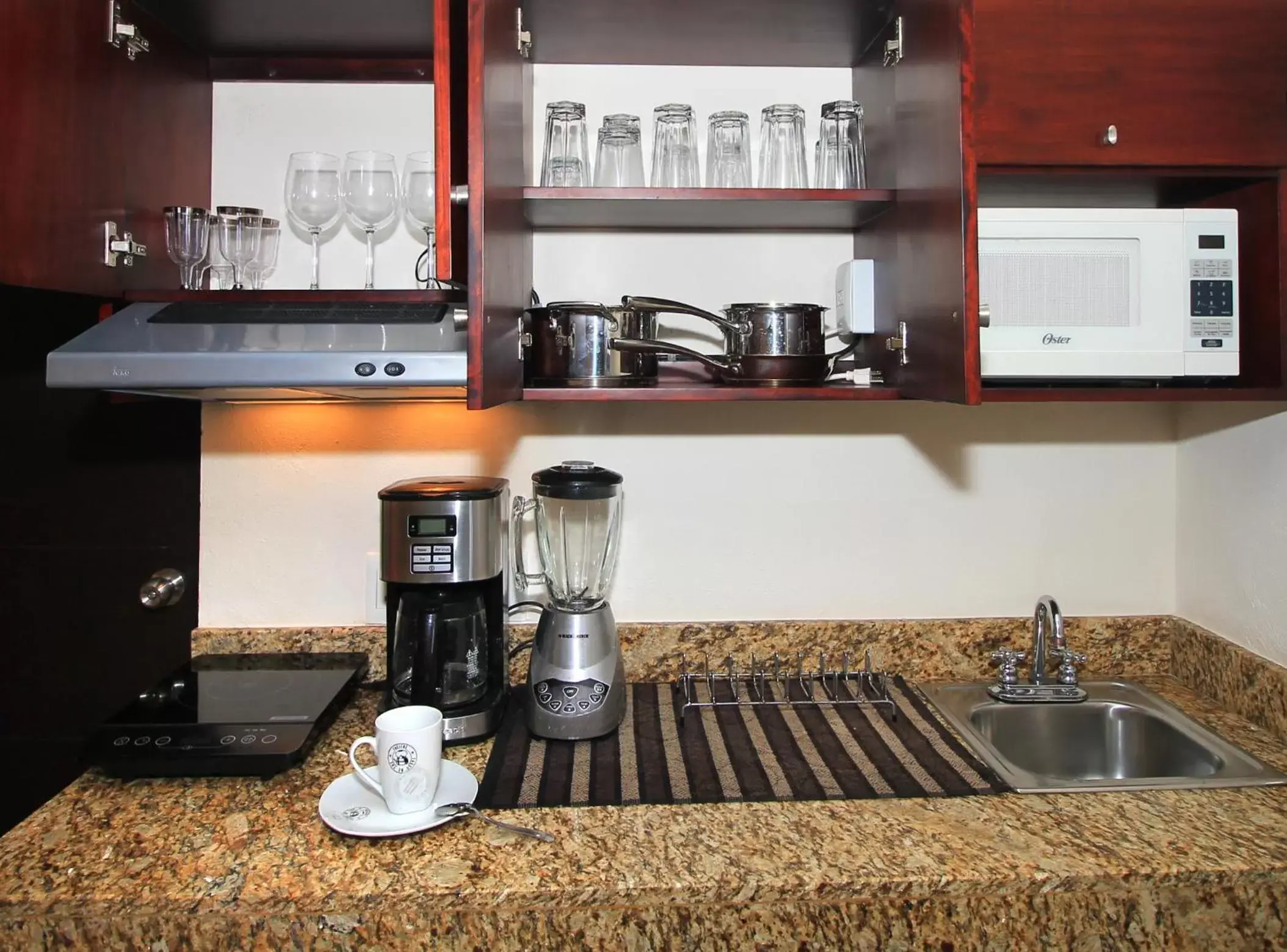Coffee/tea facilities, Kitchen/Kitchenette in Papagayo Hotel Boutique