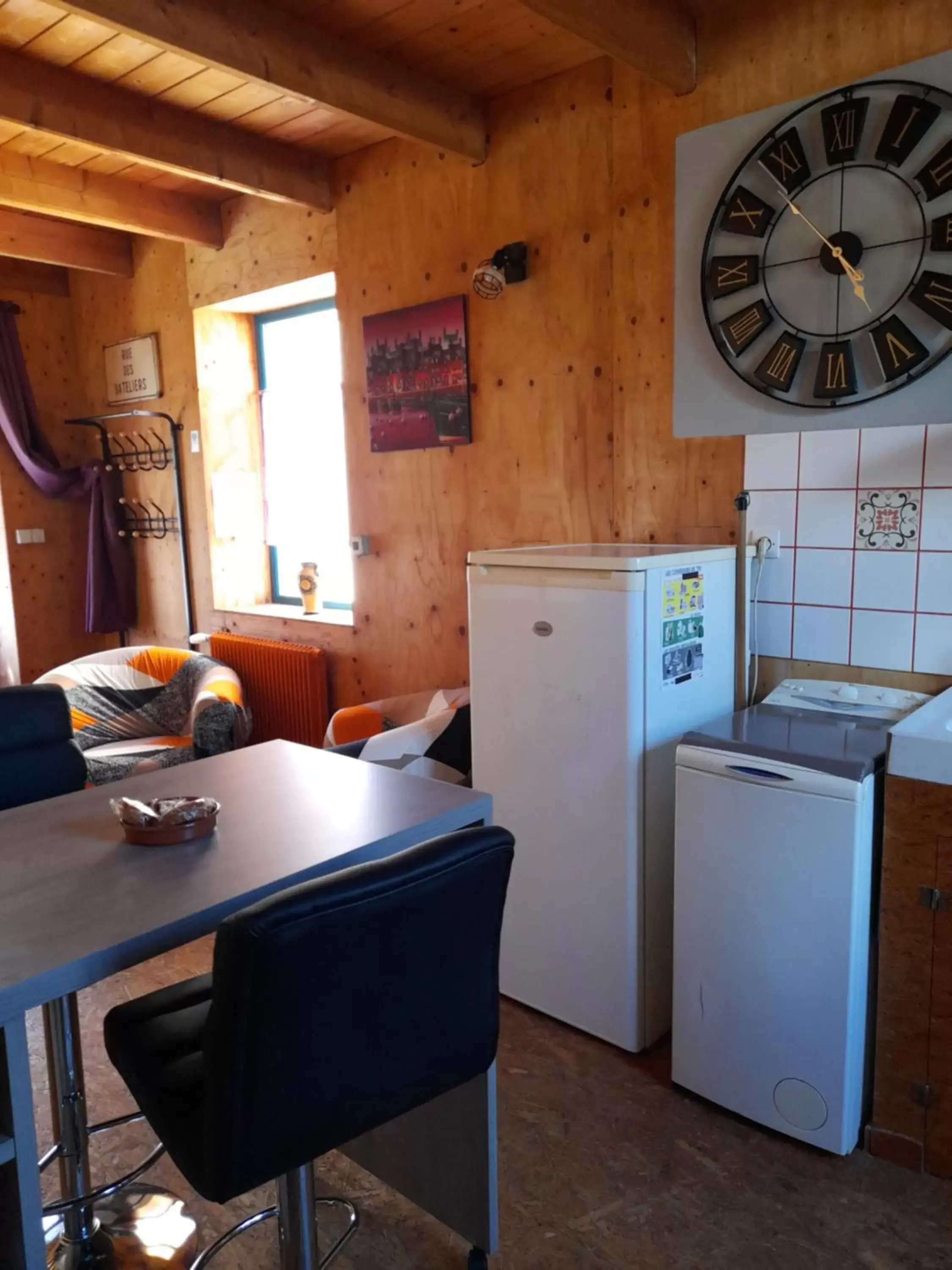 Dining area, Kitchen/Kitchenette in Les Hortensias - Chambres d'Hôtes