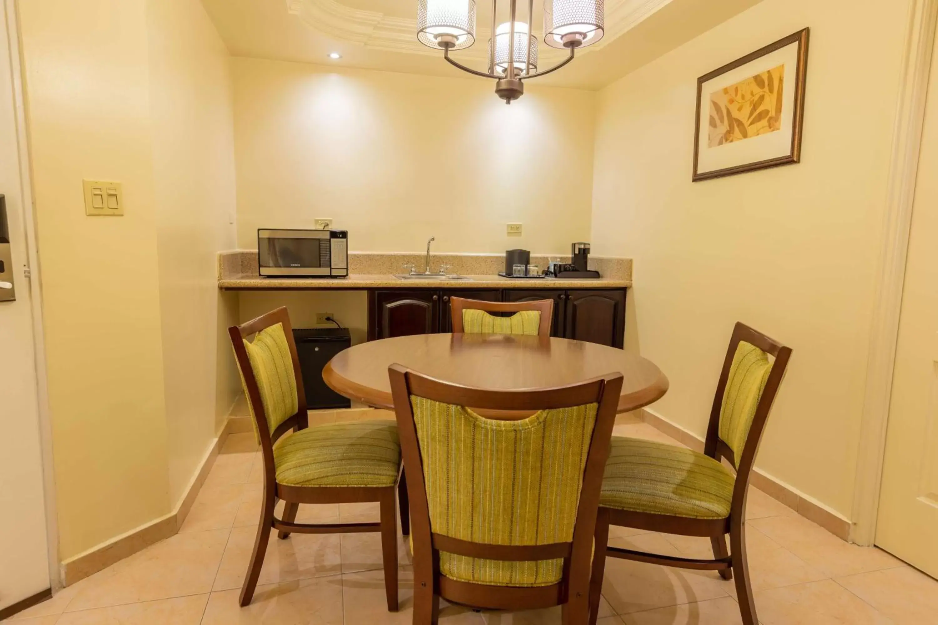 Photo of the whole room, Dining Area in Best Western El Dorado Panama Hotel