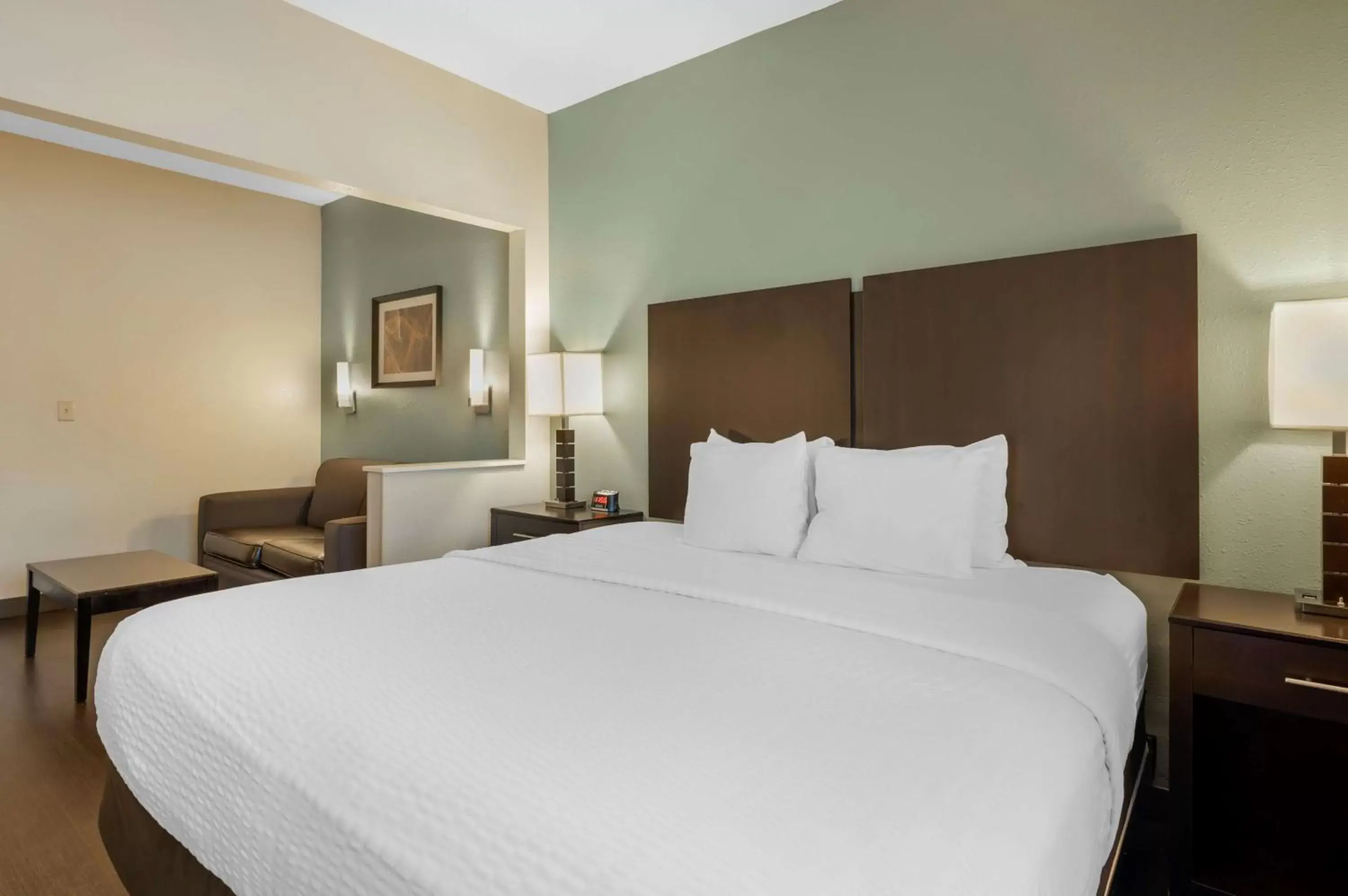 Bedroom, Bed in Best Western Hilliard Inn & Suites