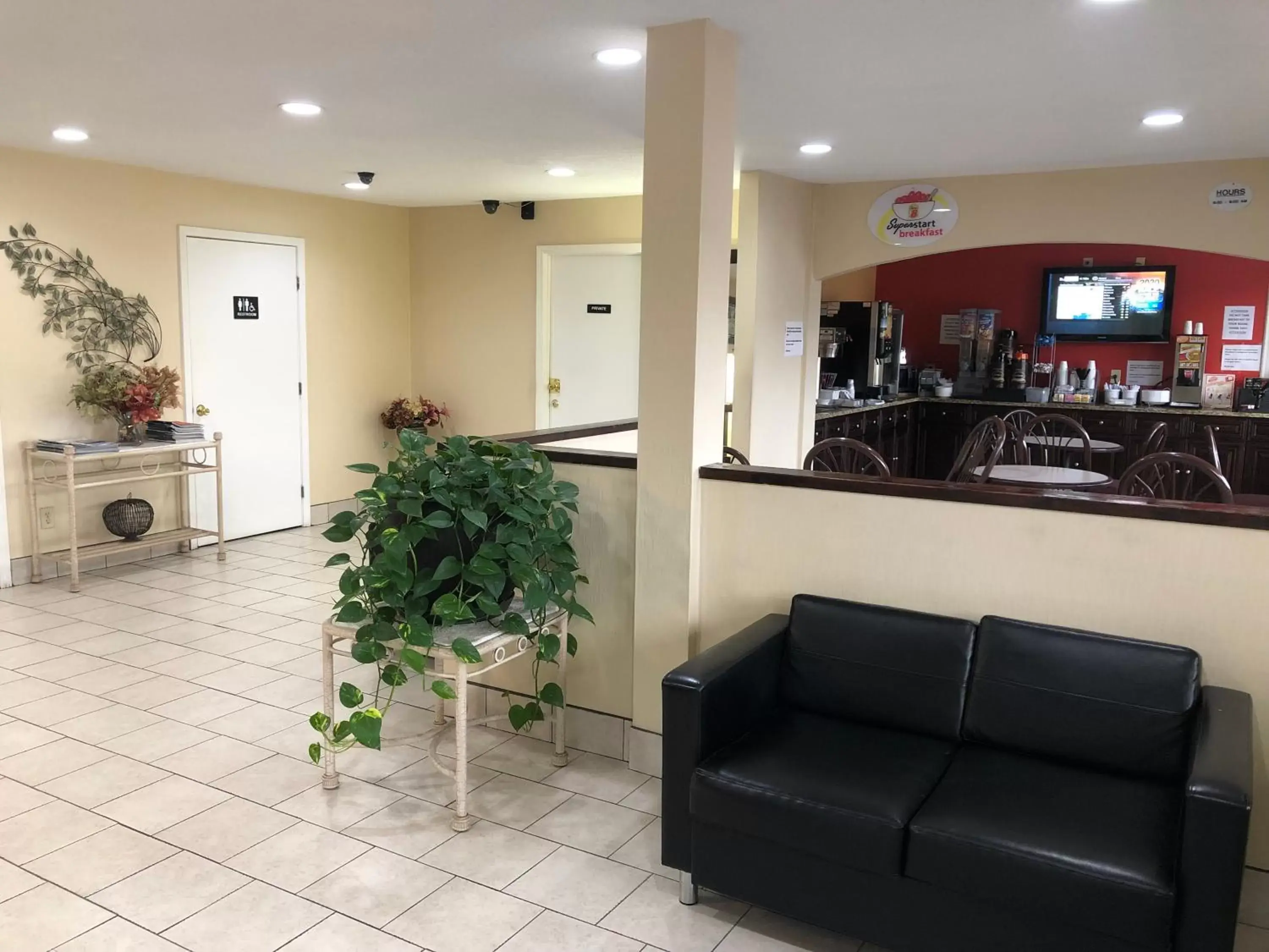 Lobby/Reception in Super 8 by Wyndham Richburg/Chester Area