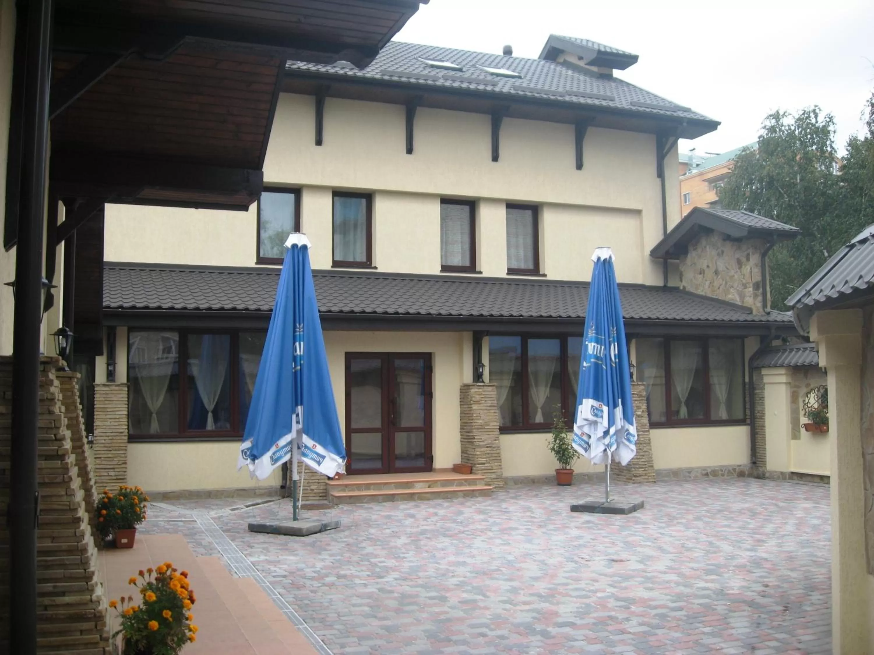 Restaurant/places to eat in Shato Paradis Hotel