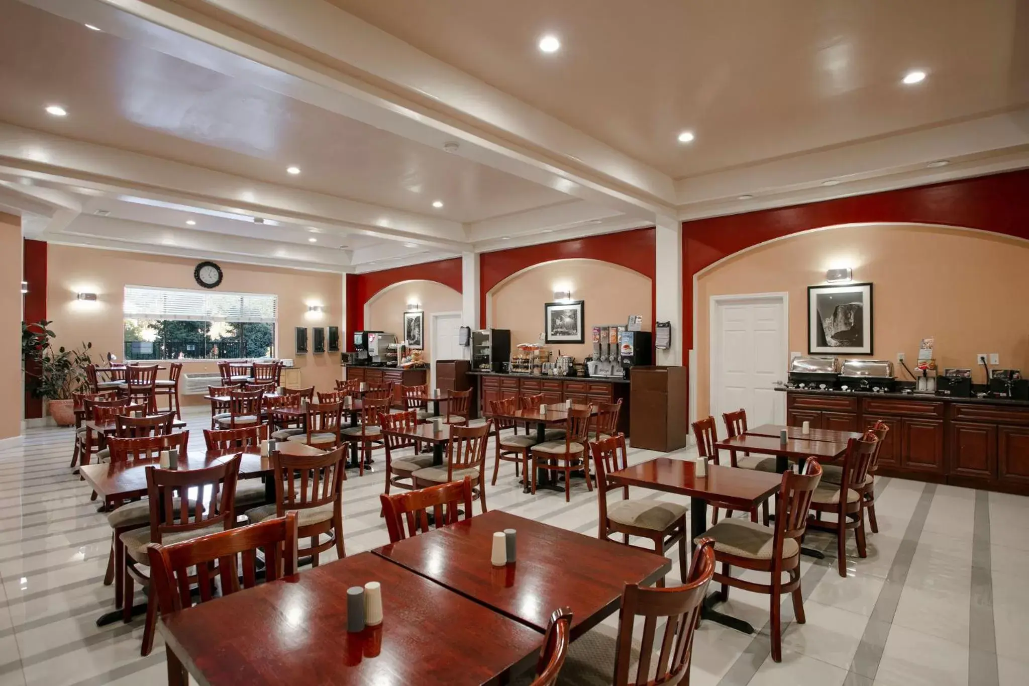 Restaurant/Places to Eat in Best Western Plus Yosemite Way Station