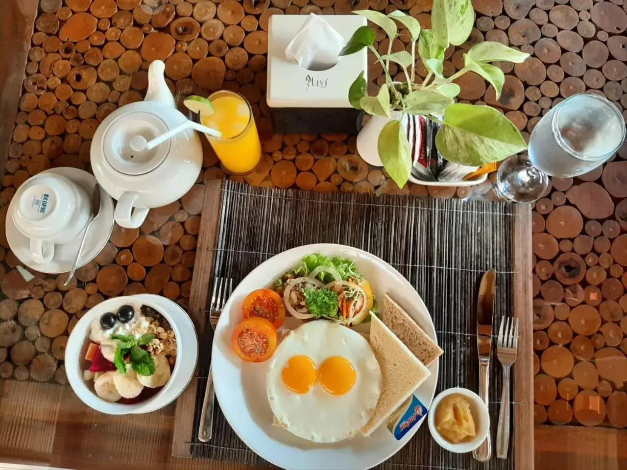 American breakfast in Amoya Inn