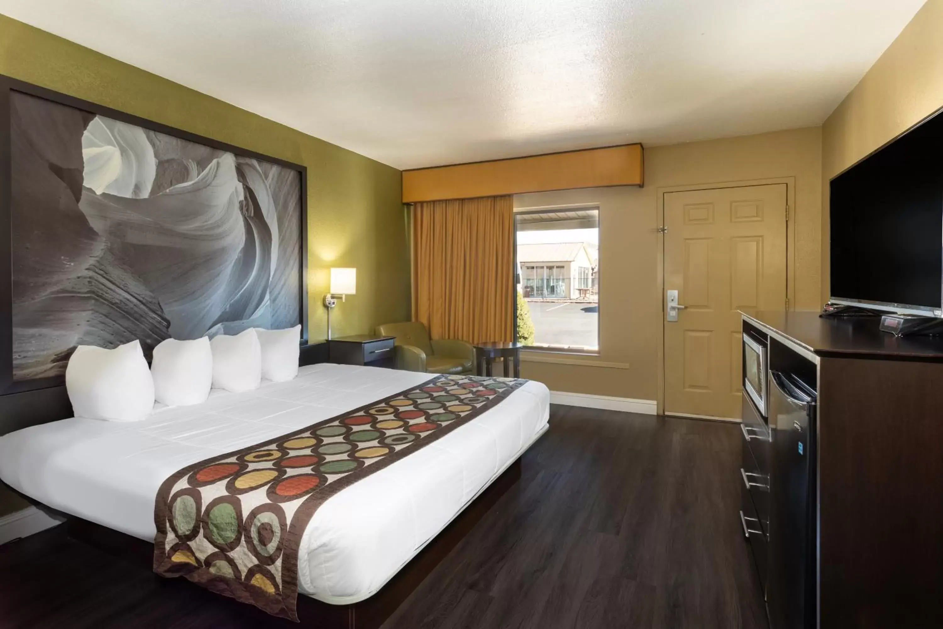 Bedroom, Bed in Super 8 by Wyndham NAU/Downtown Conference Center