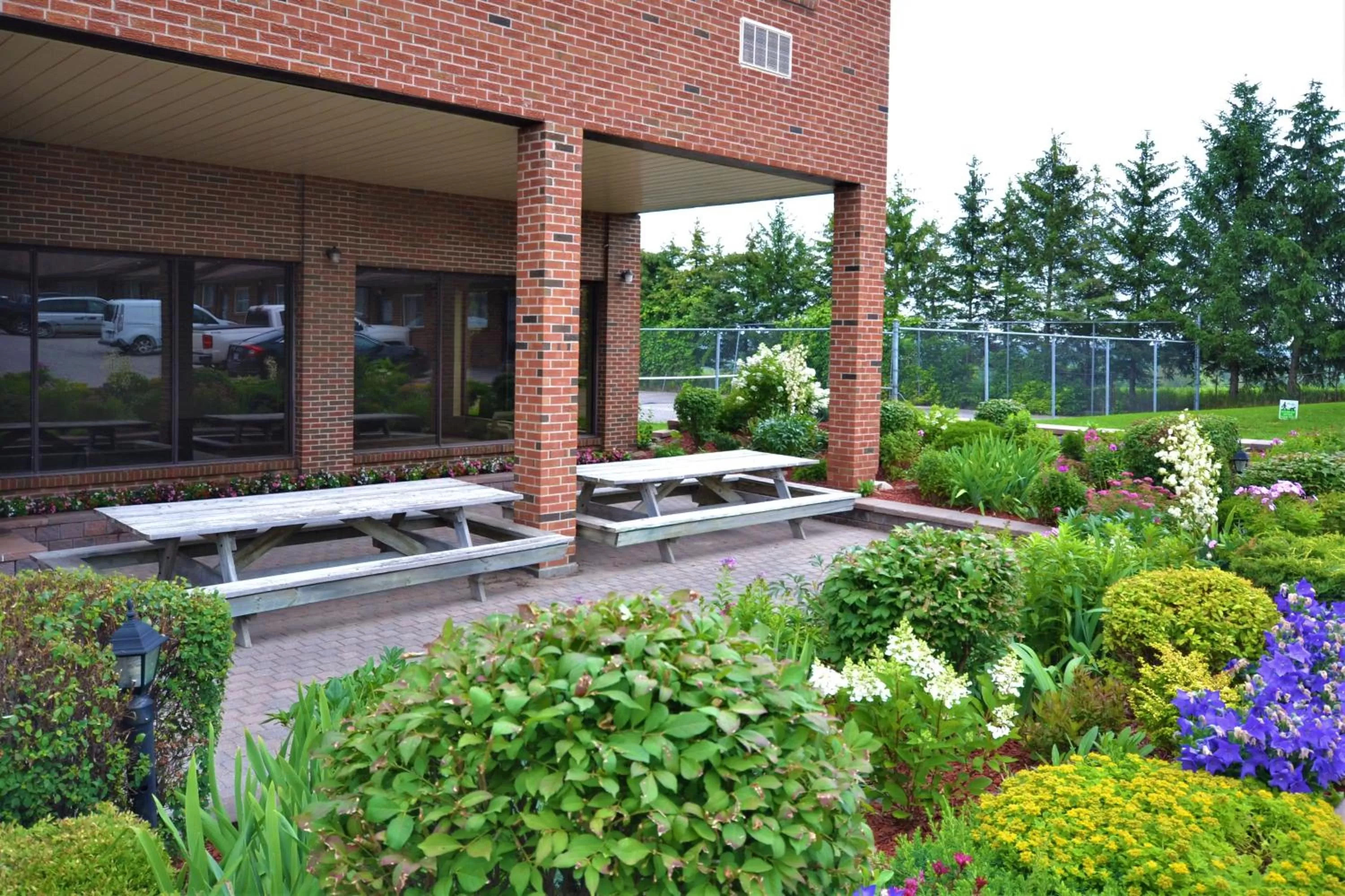 Garden view in Newmarket Inn