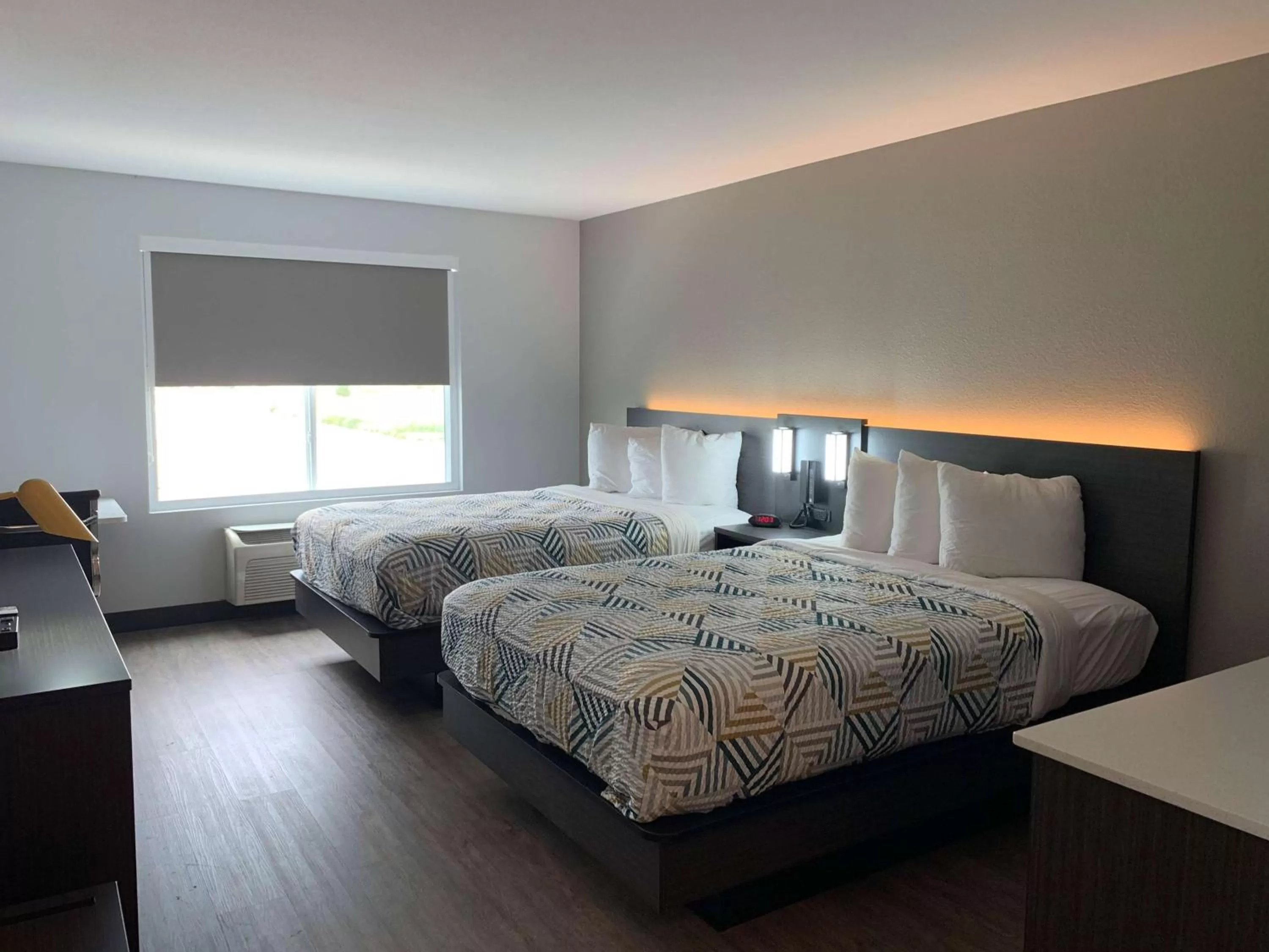 Photo of the whole room, Bed in Studio 6 Hobbs NM Event Center