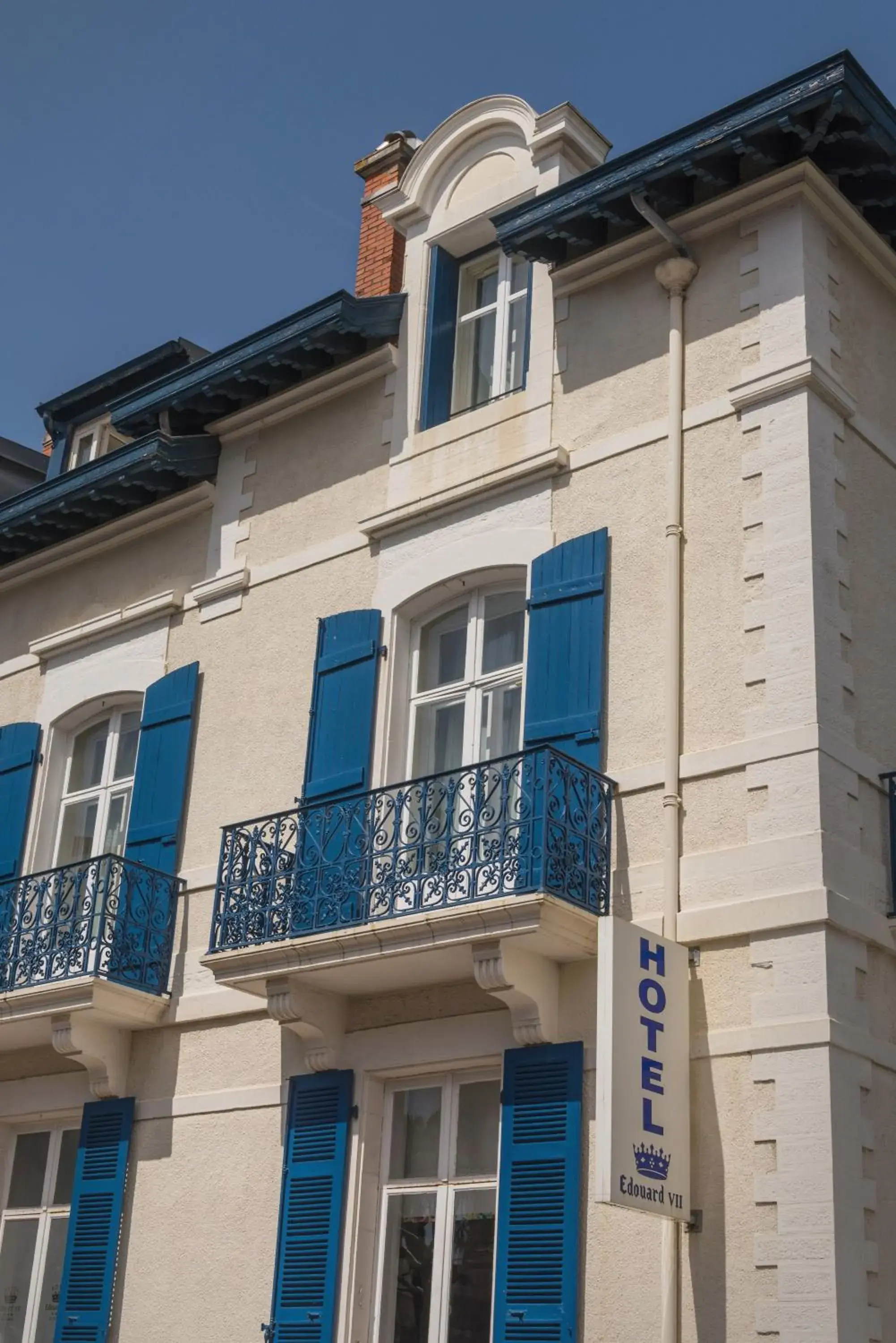 Property Building in Hotel Edouard VII