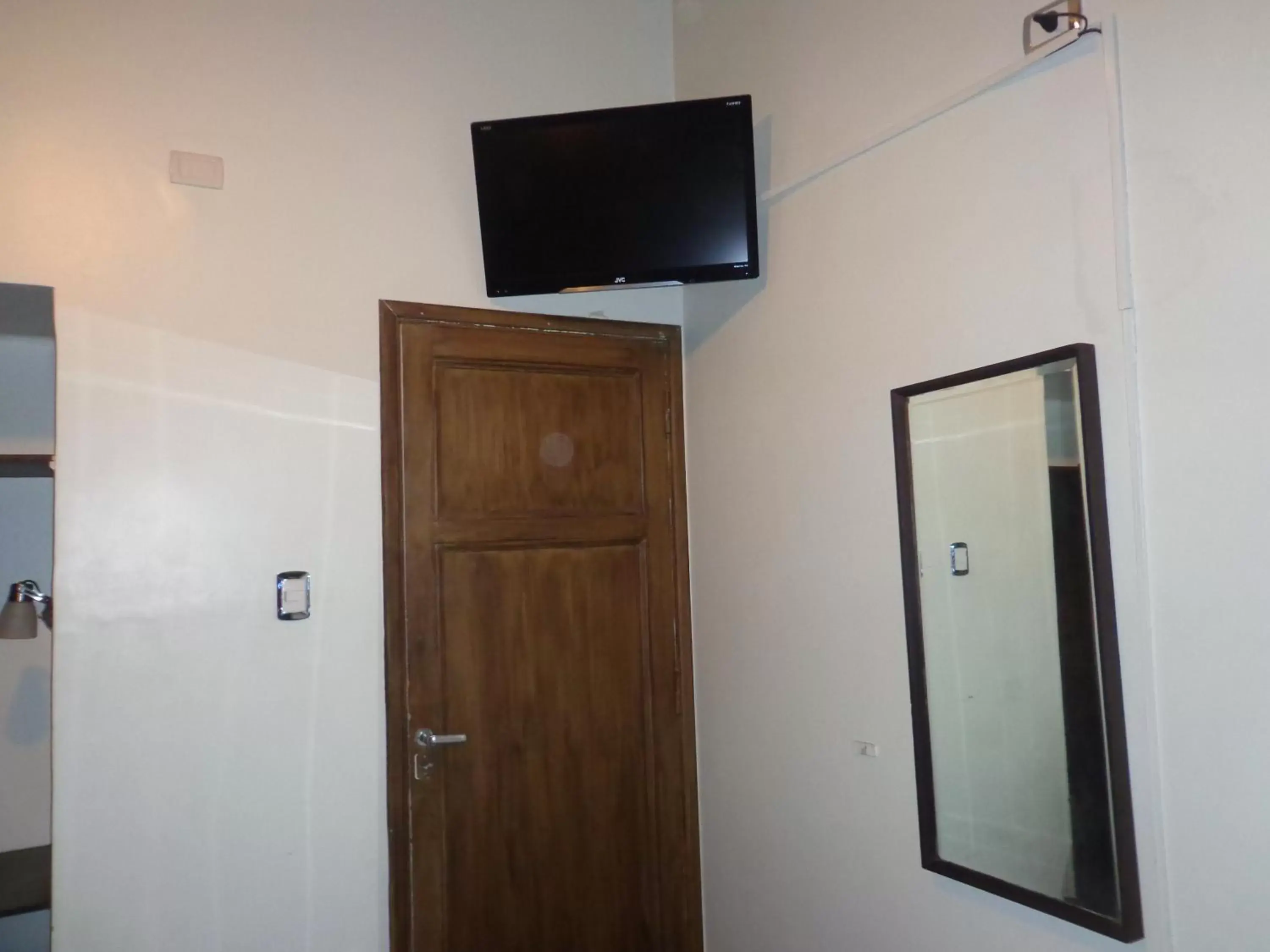 TV and multimedia, TV/Entertainment Center in Hotel Selby