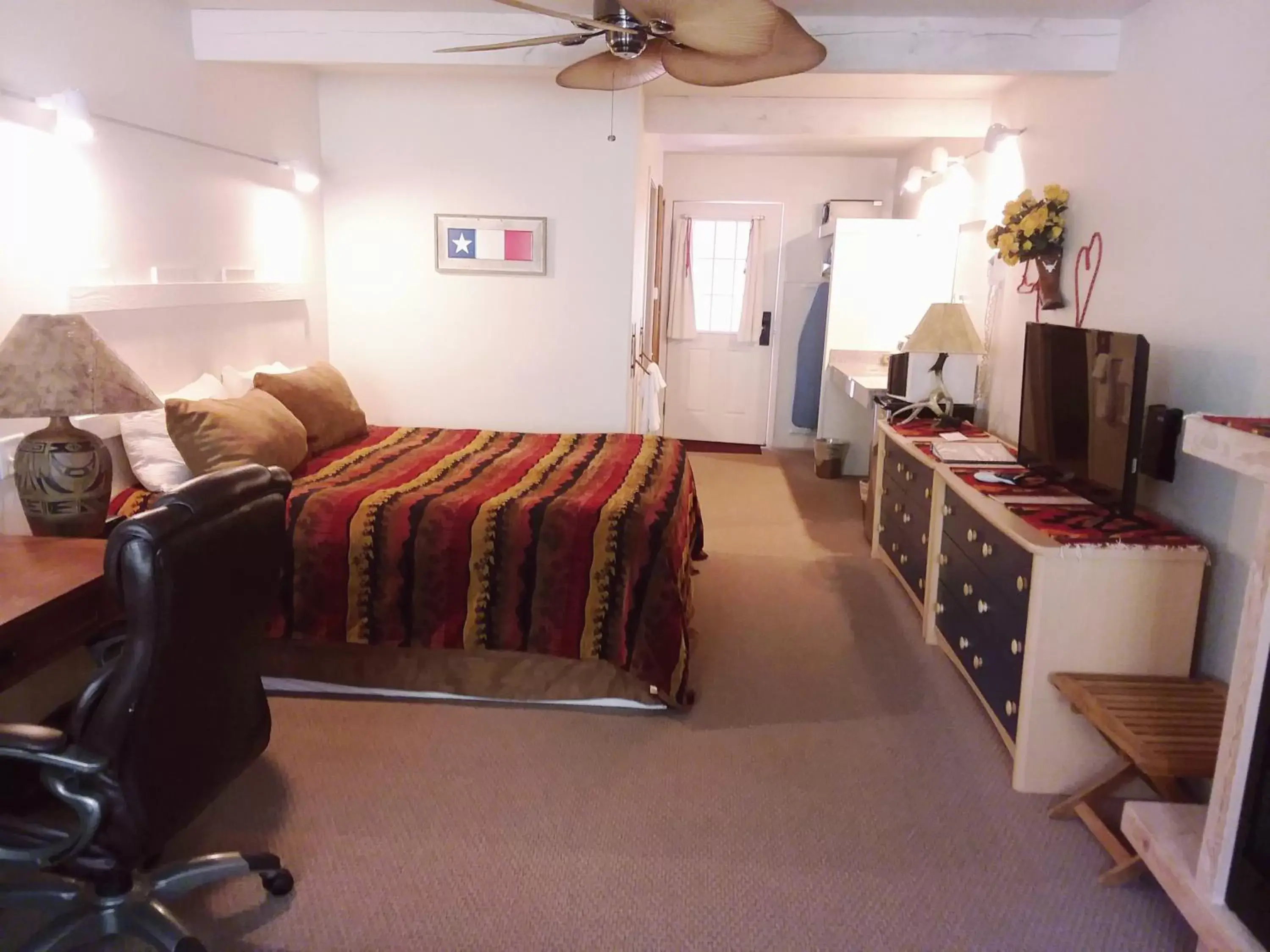 Bedroom in Hot Springs Inn