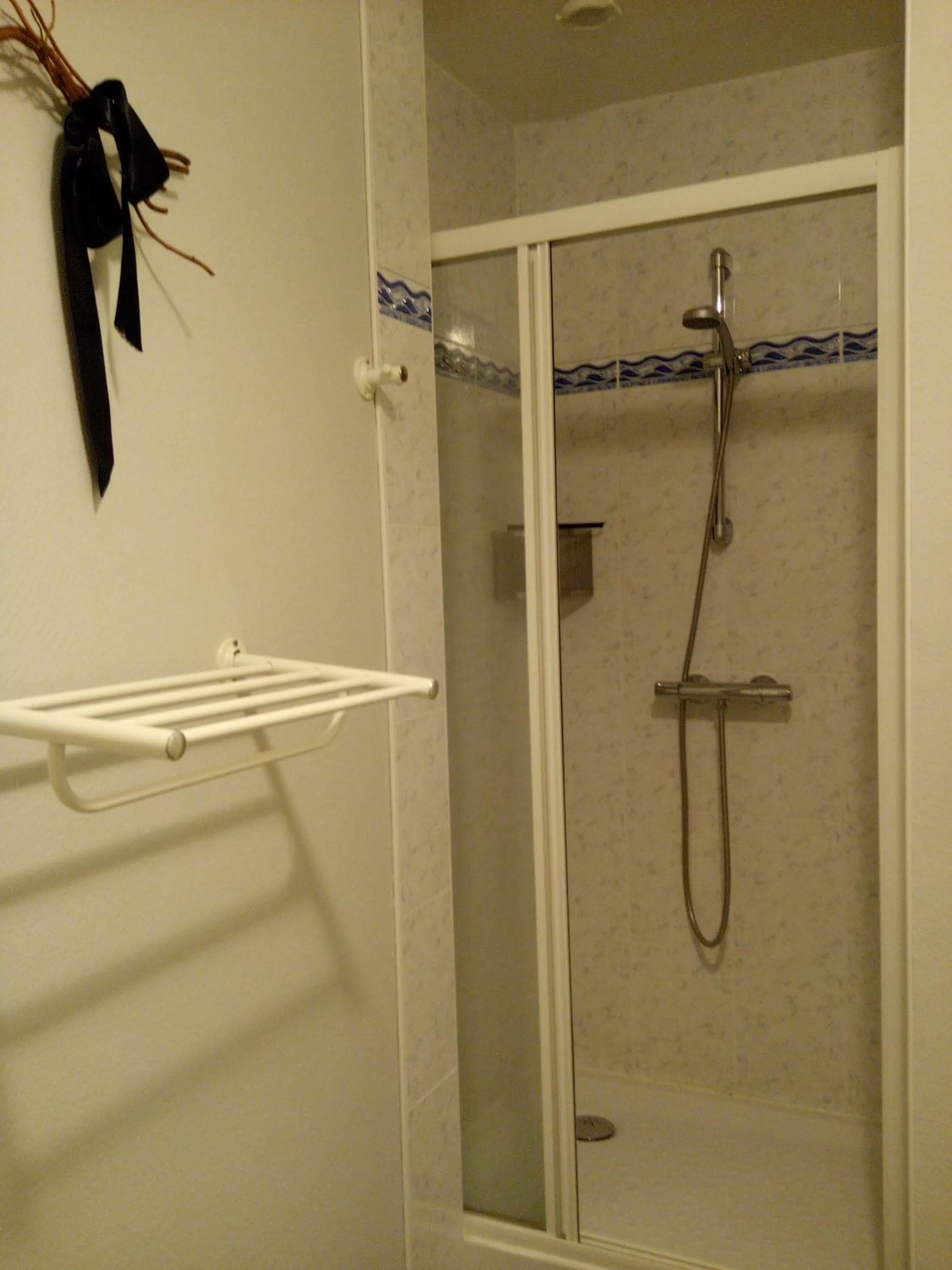 Bathroom in UN AIR MOULINOIS