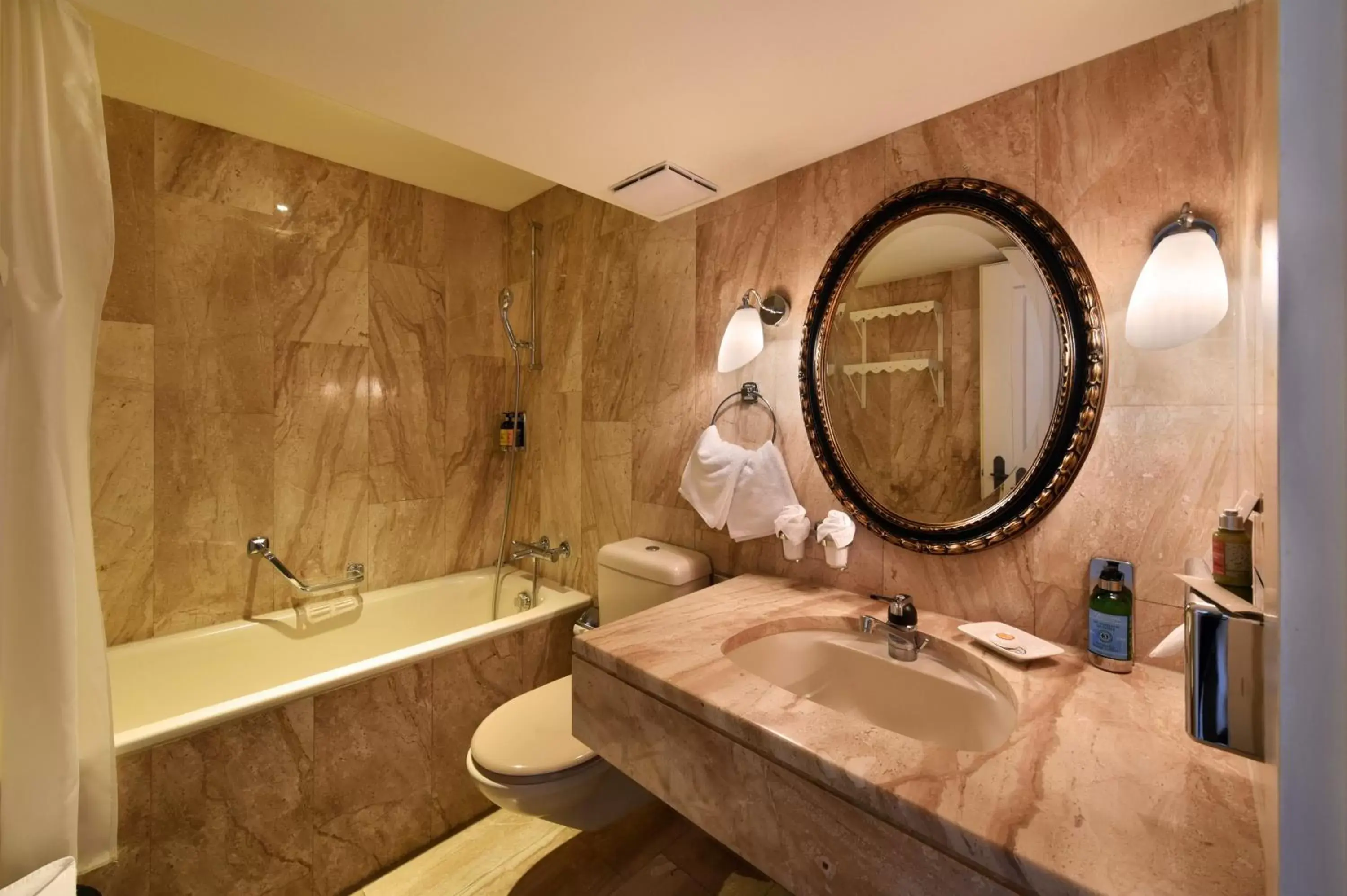 Photo of the whole room, Bathroom in Romantik Hotel Schwan