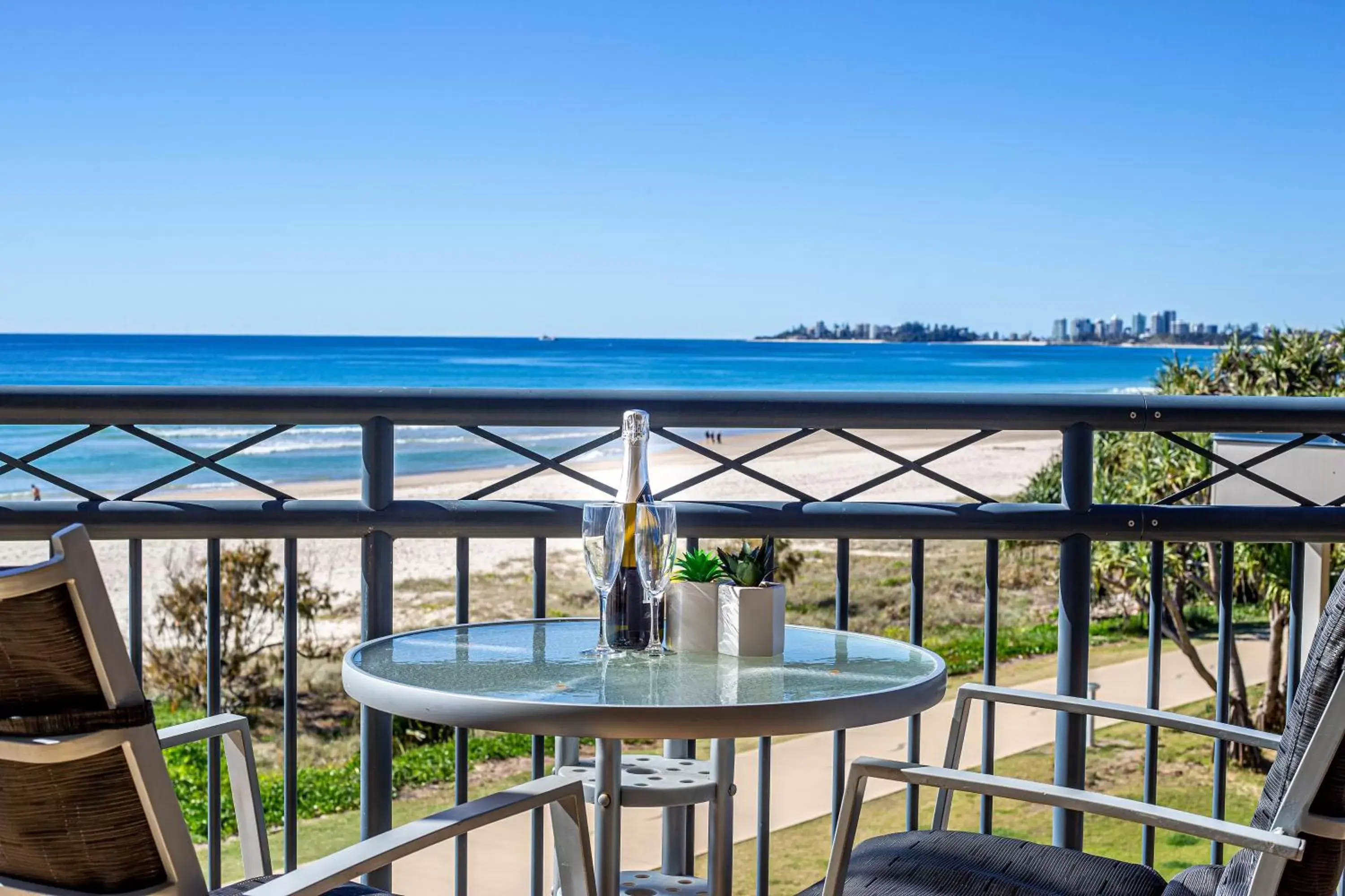 Beach, Balcony/Terrace in Golden Riviera Absolute Beachfront Resort