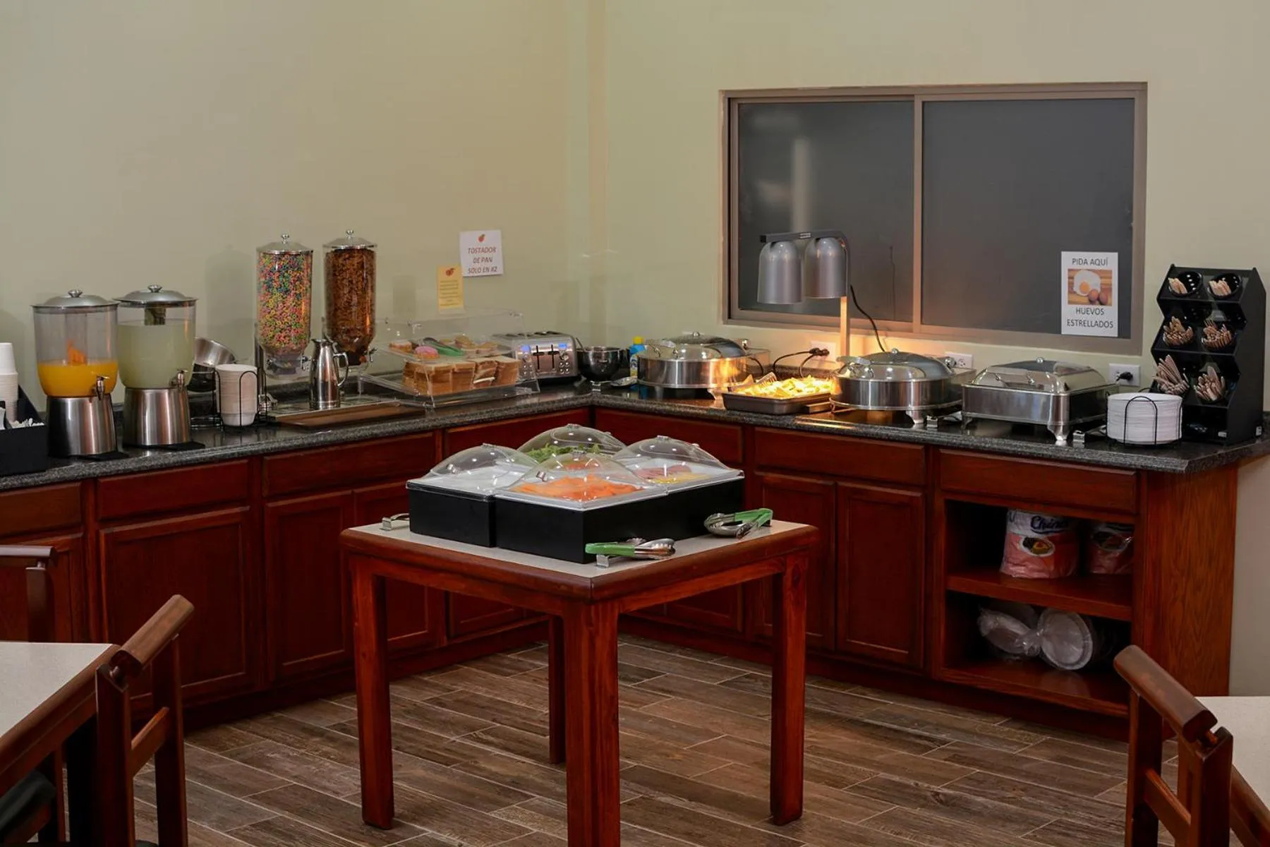 Buffet breakfast in DURAZNO INN