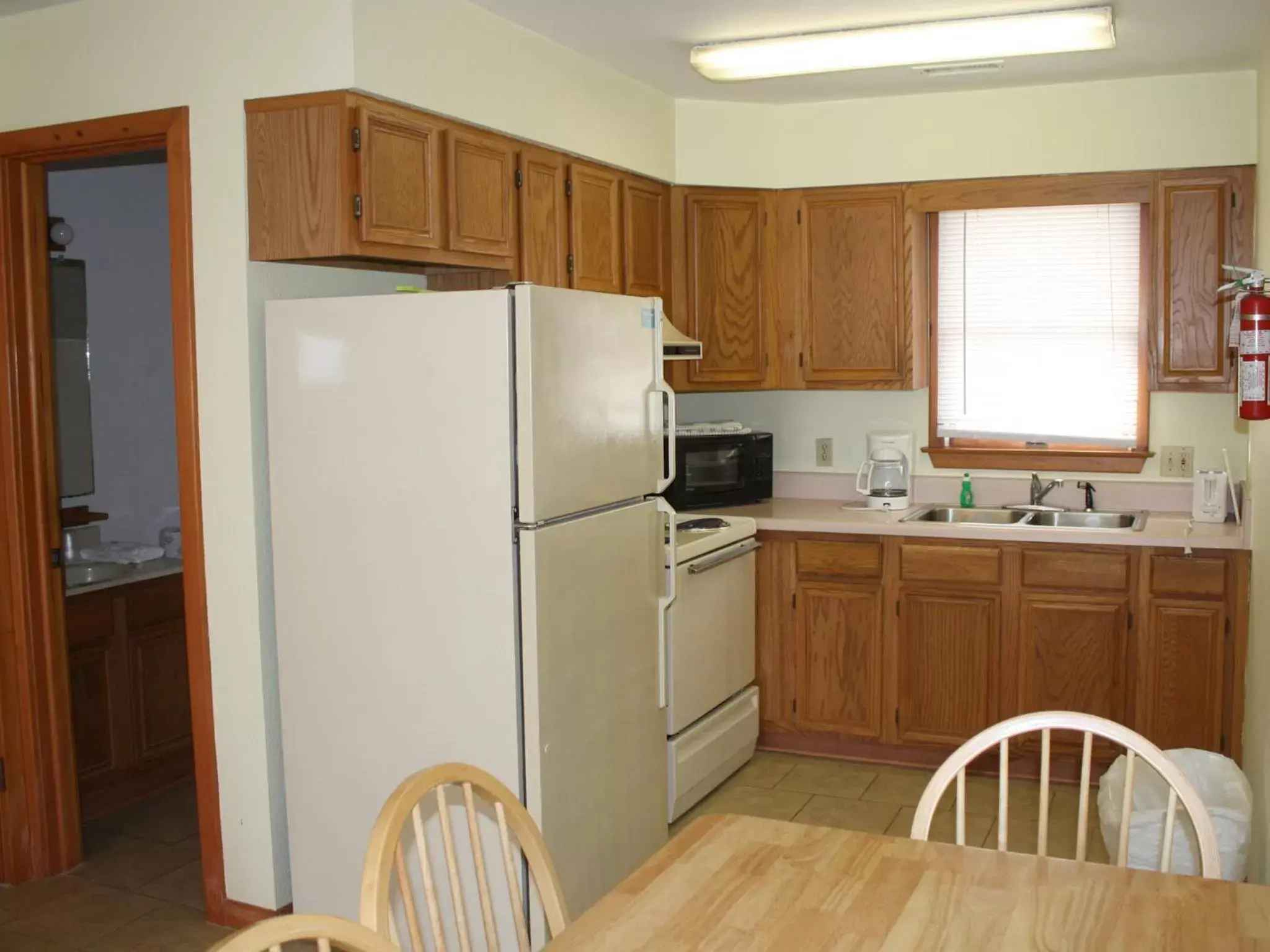 Kitchen or kitchenette, Kitchen/Kitchenette in Cape Hatteras Motel