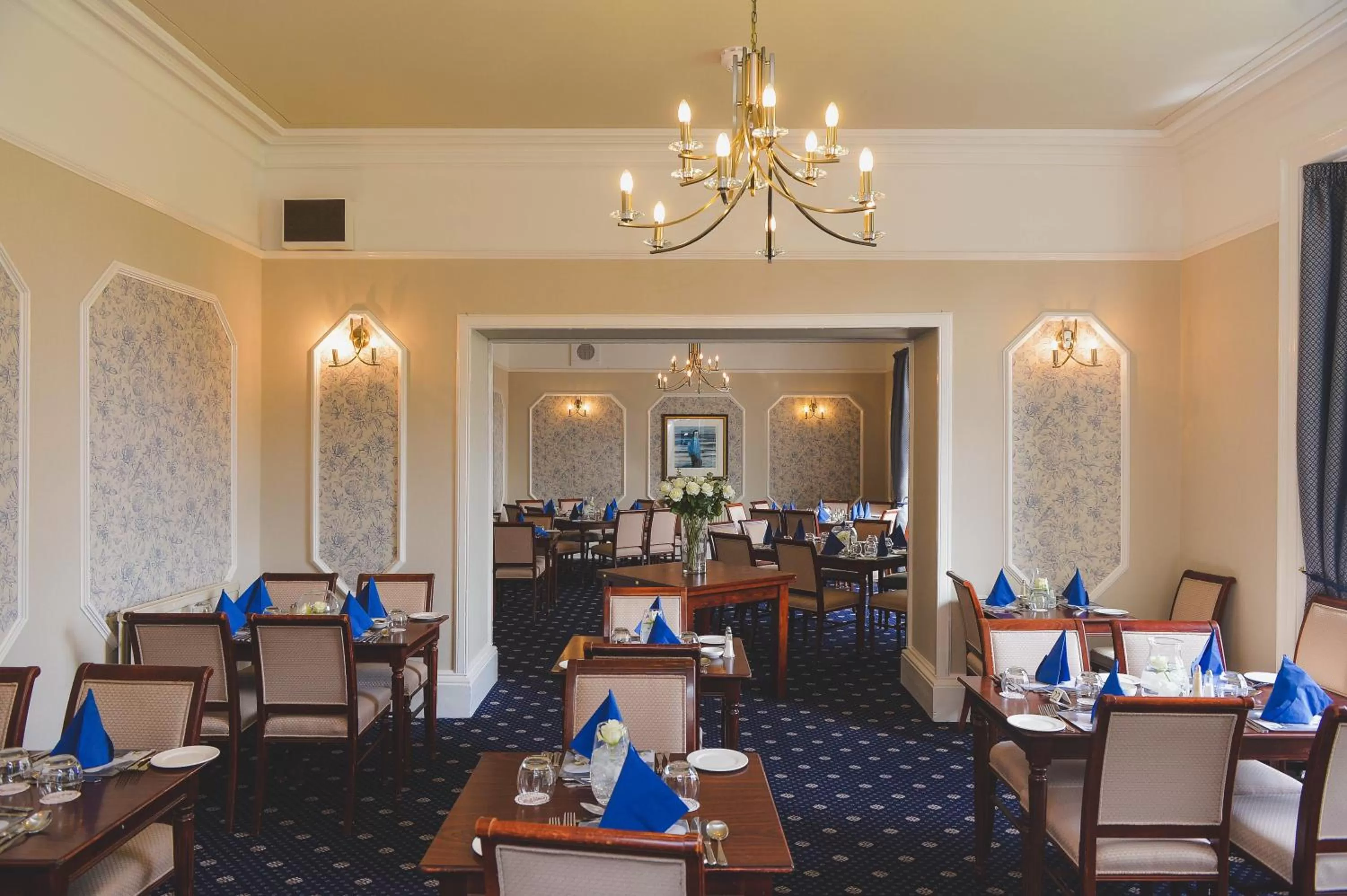 Restaurant/places to eat in Sunninghill Hotel