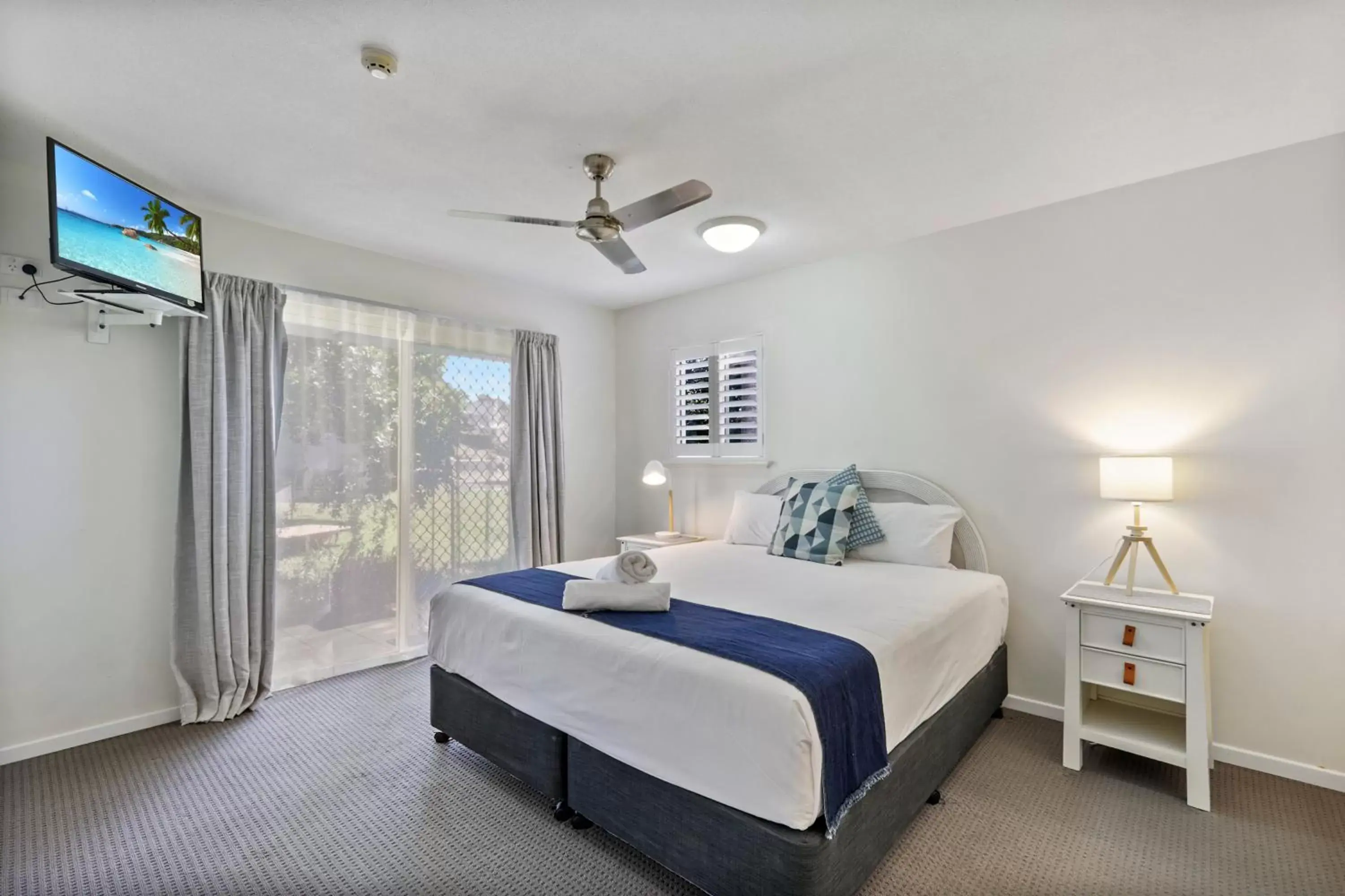 Bed in Lennox Beach Resort