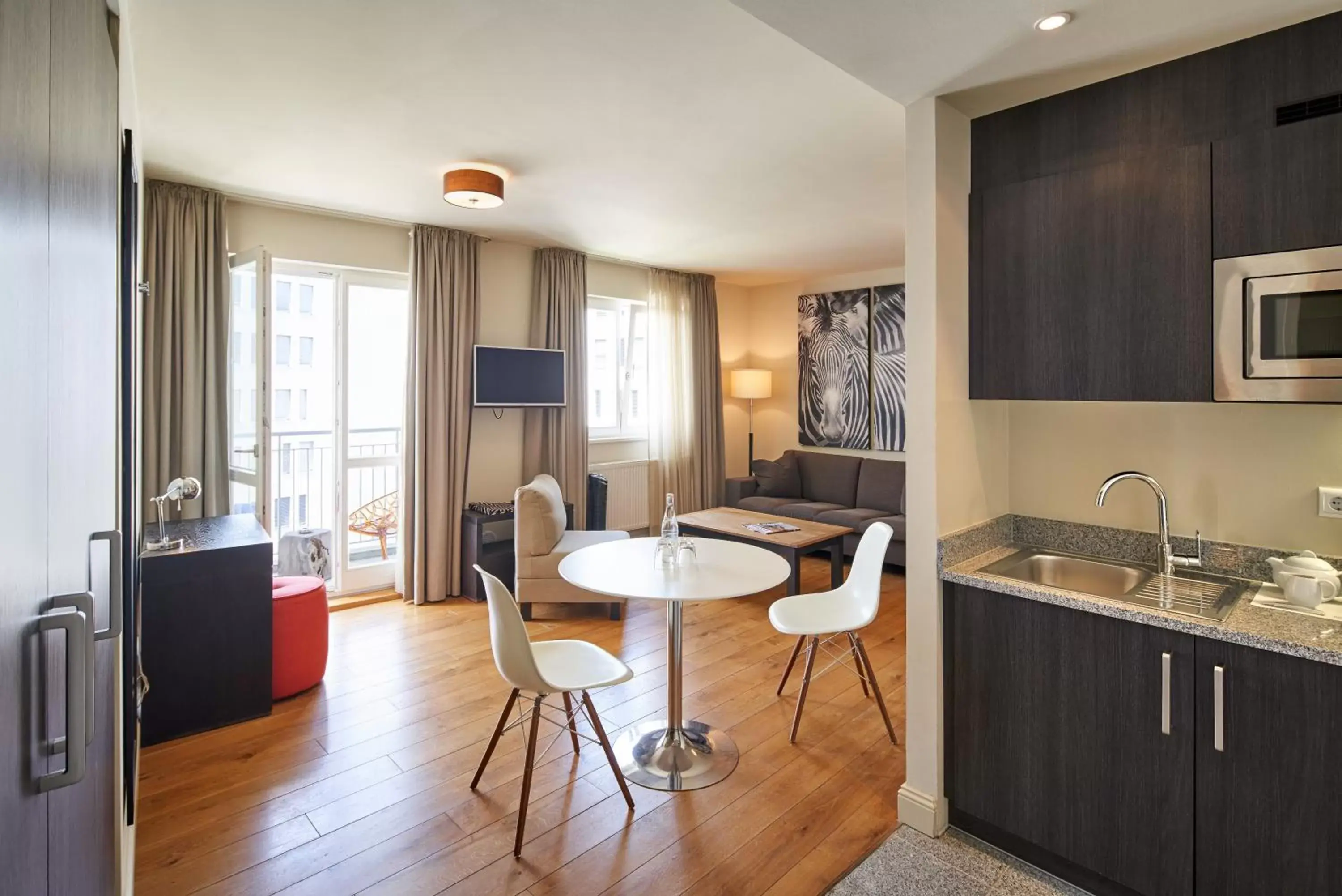 Photo of the whole room, Kitchen/Kitchenette in Mondrian Suites Berlin am Checkpoint Charlie