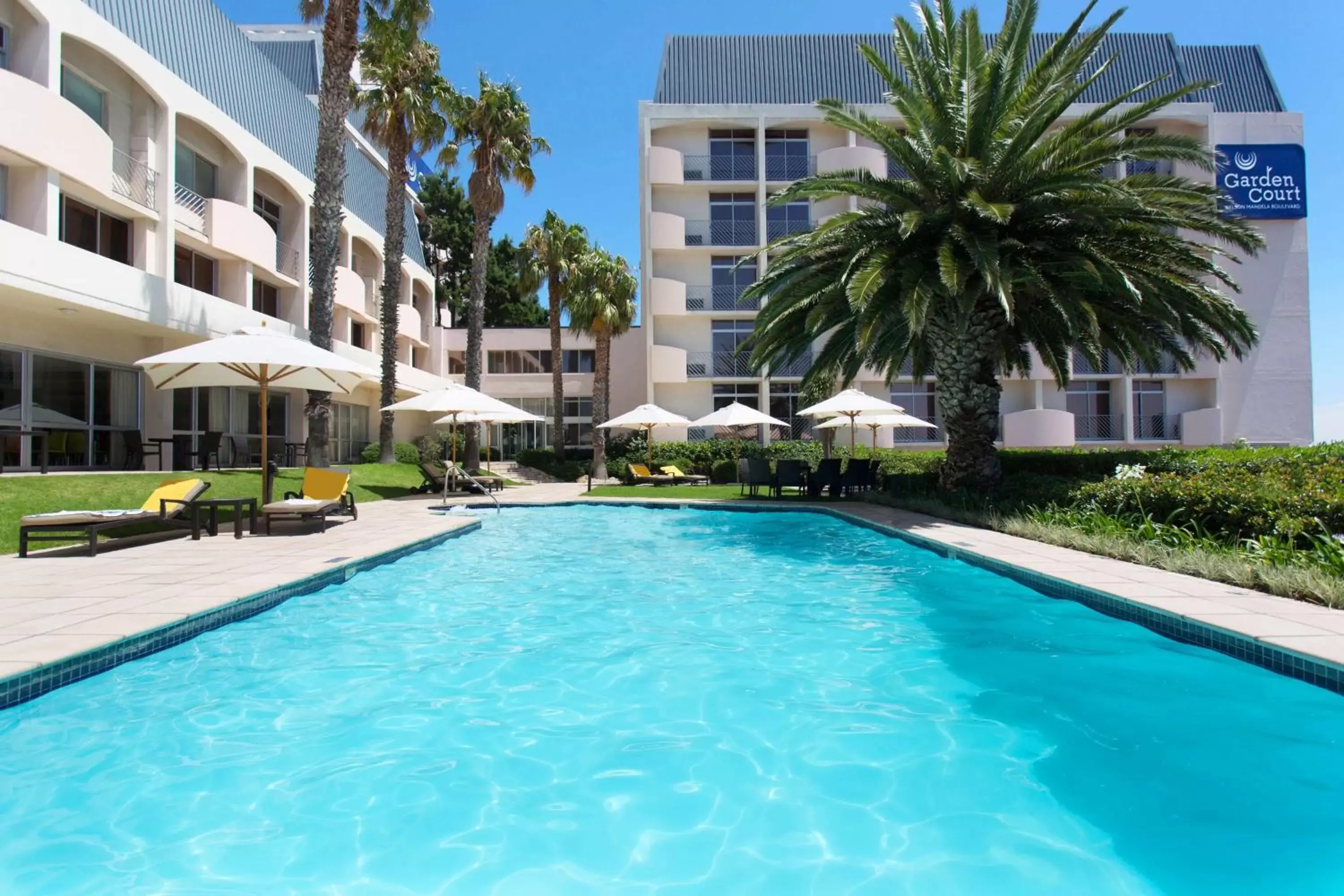 Property building, Swimming Pool in Garden Court Nelson Mandela Boulevard