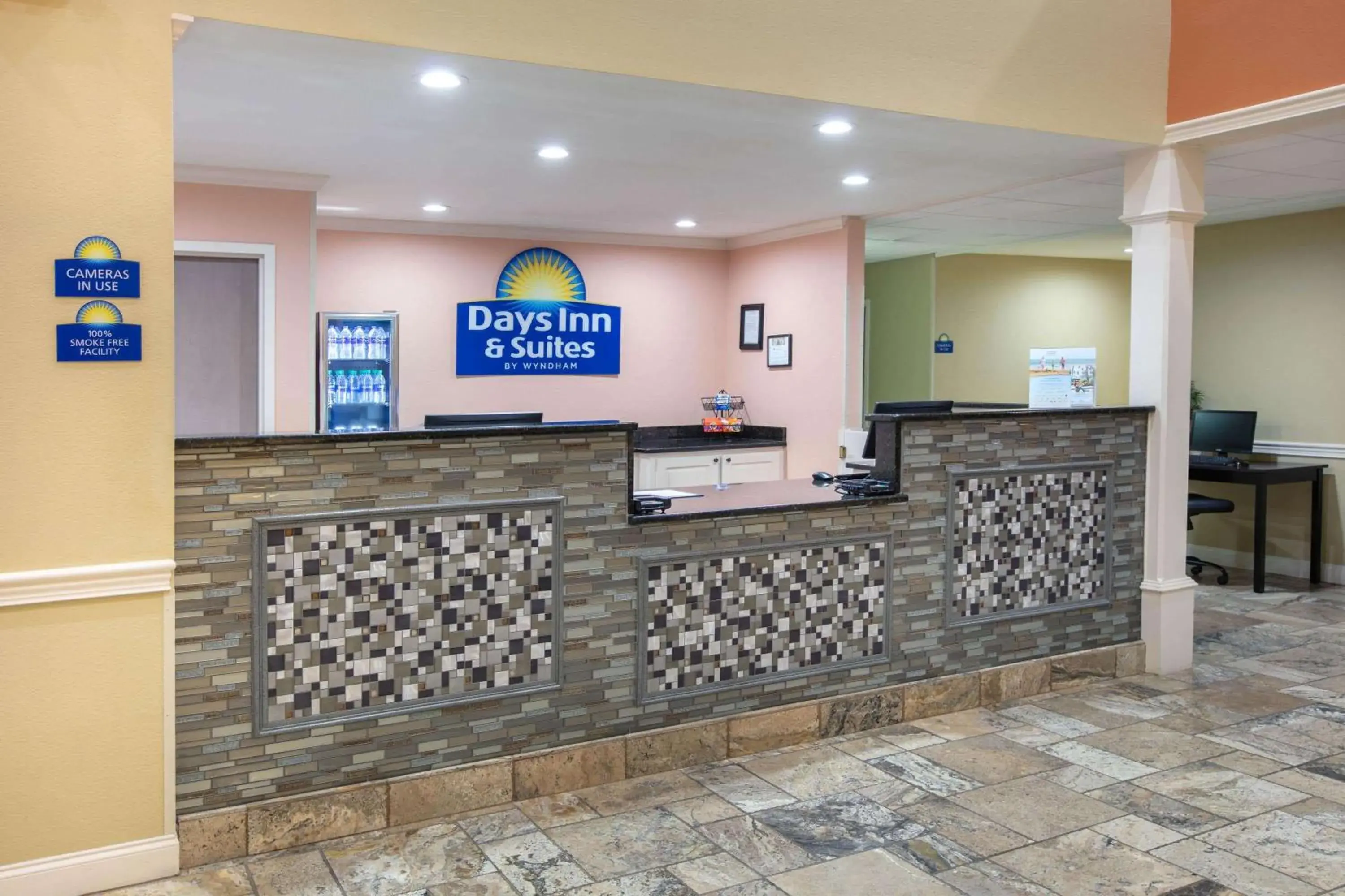 Lobby or reception, Lobby/Reception in Days Inn & Suites by Wyndham Florence/Jackson Area