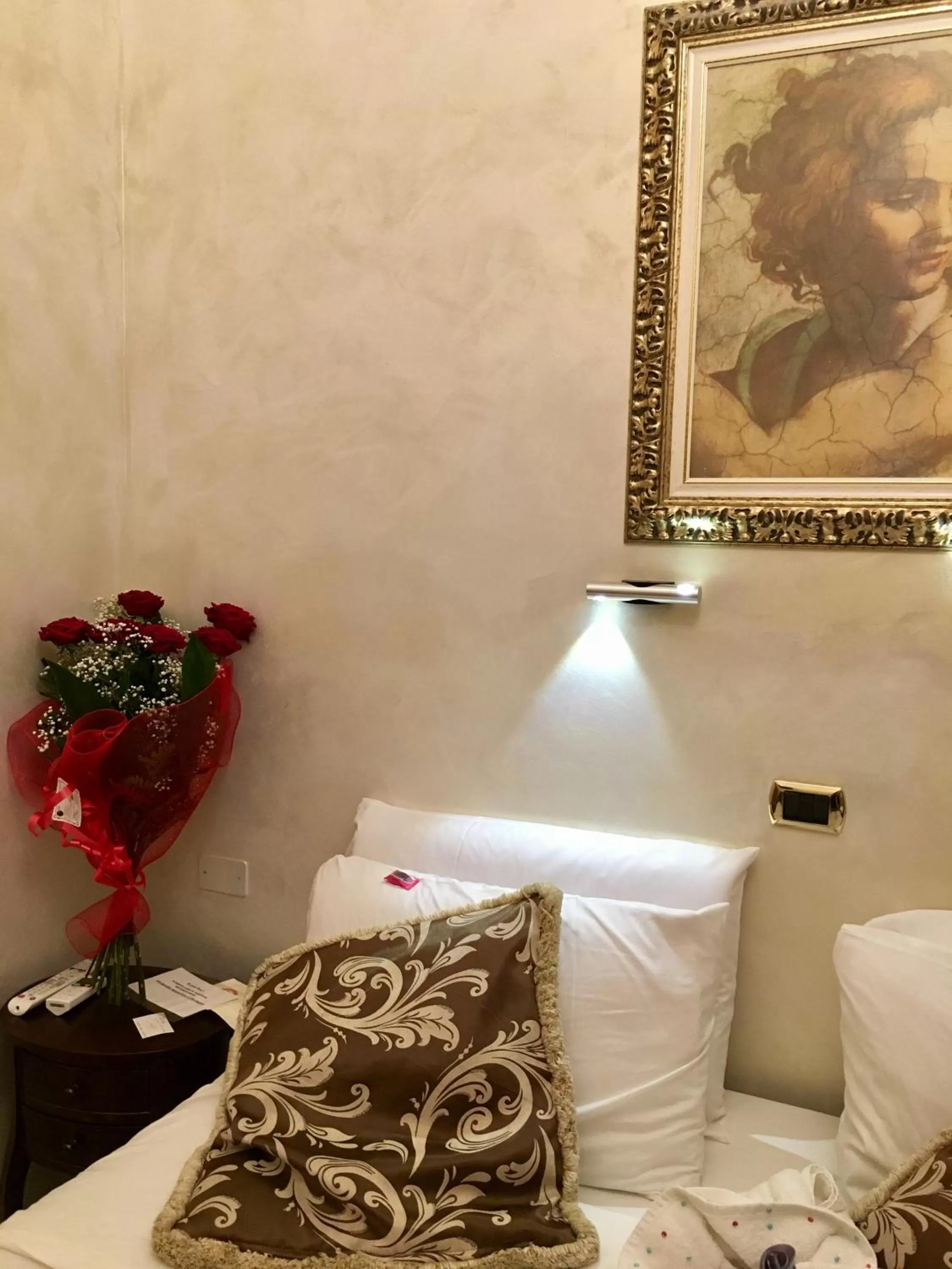 Decorative detail, Bed in B&B Roma Royal Residence