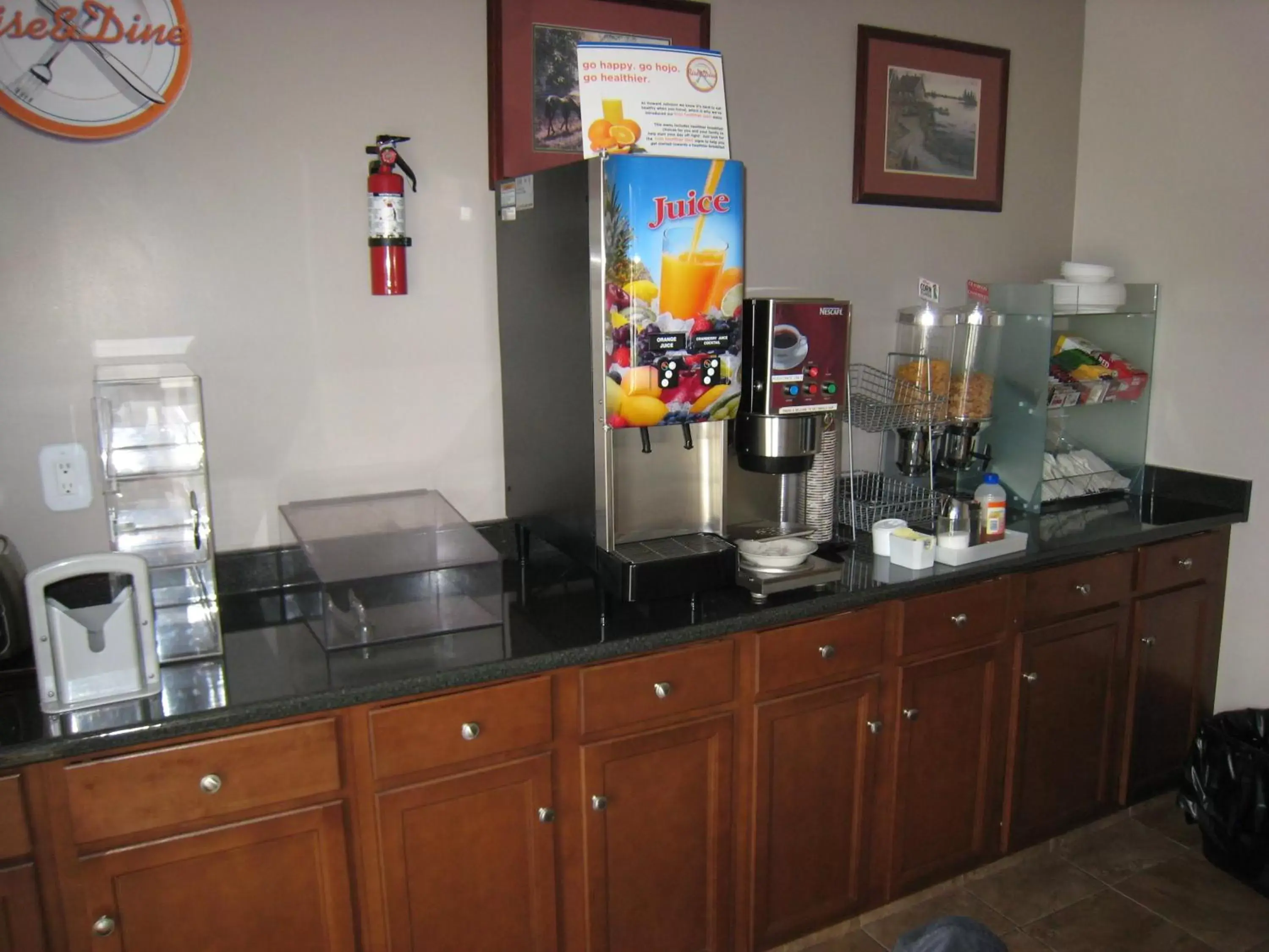 Restaurant/places to eat, Kitchen/Kitchenette in Canadas Best Value Inn & Suites-Vernon