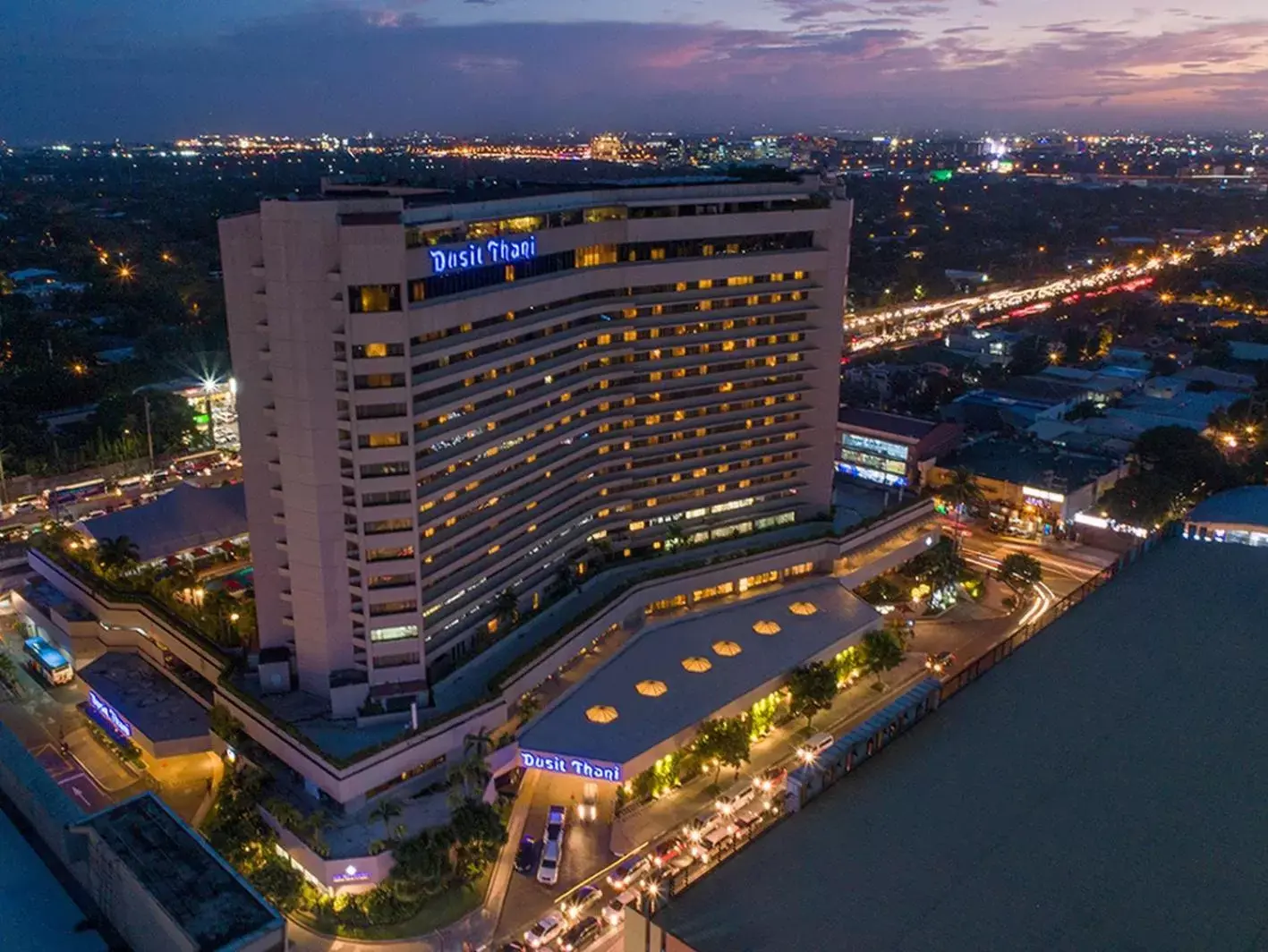 Property building, Bird's-eye View in Dusit Thani Manila